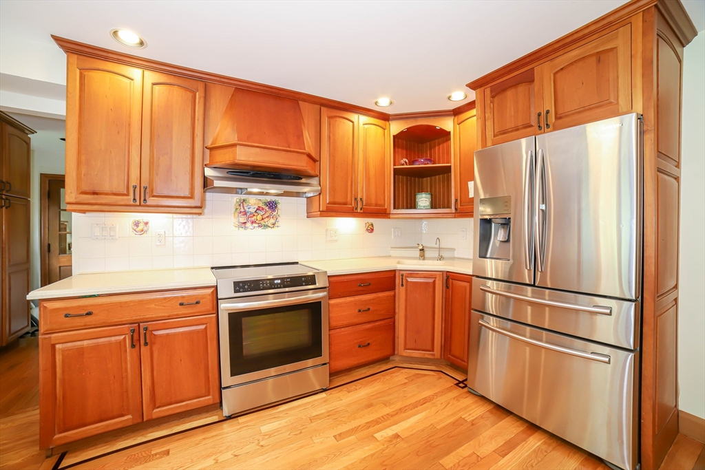 Worcester, Massachusetts, 01609, United States, 5 Bedrooms Bedrooms, ,4 BathroomsBathrooms,Residential,For Sale,1907639