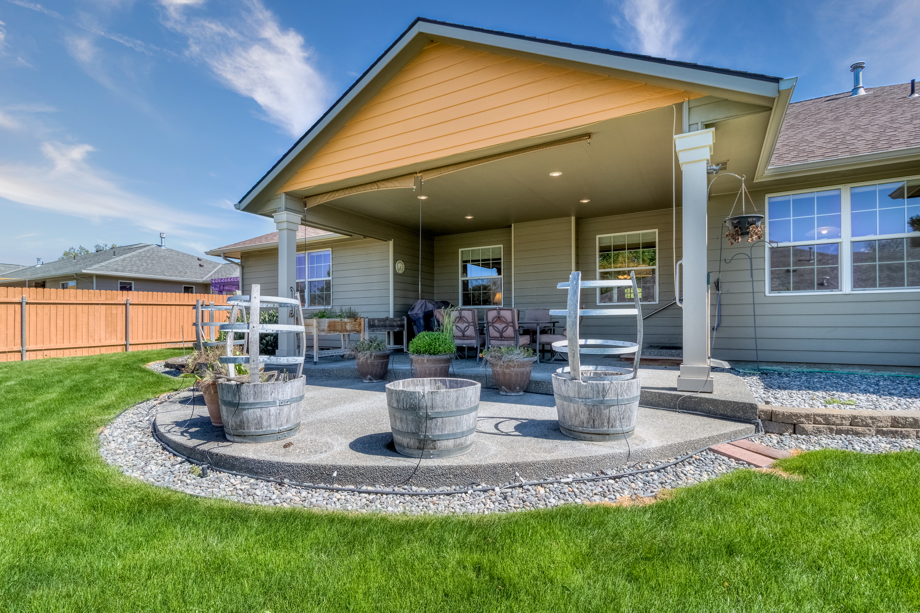  One Level Home in Desirable Neighborhood, Oversized Lot - 物件實景