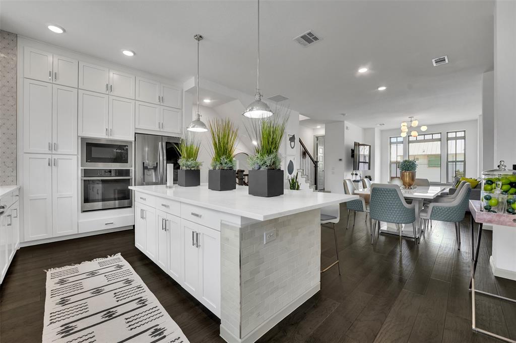 Dallas, Texas, 75212, United States, 3 Bedrooms Bedrooms, ,4 BathroomsBathrooms,Residential,For Sale,1897379