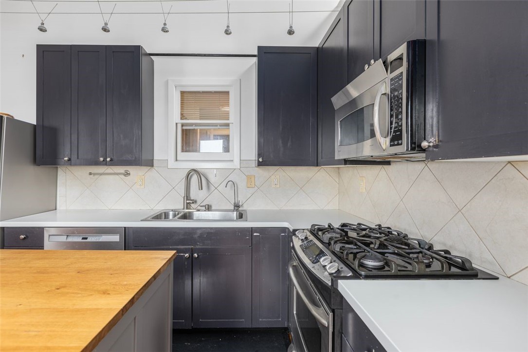 Providence, Rhode Island, 02903, United States, 1 Bedroom Bedrooms, ,2 BathroomsBathrooms,Residential,For Sale,1917986