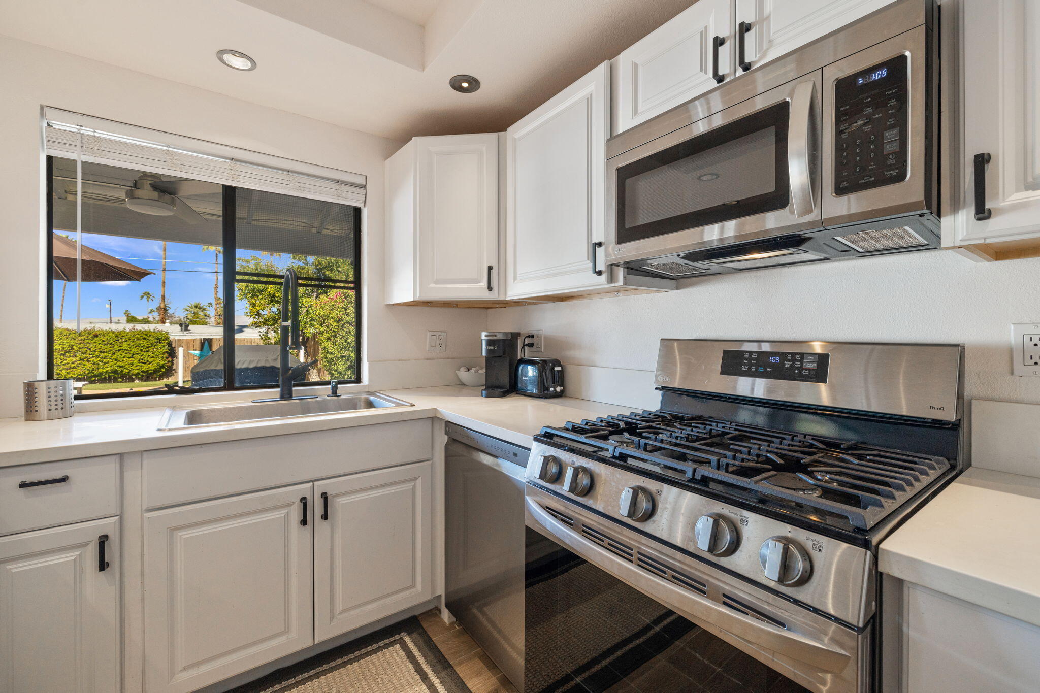 Palm Desert, California, 92260, United States, 3 Bedrooms Bedrooms, ,2 BathroomsBathrooms,Residential,For Sale,1989657