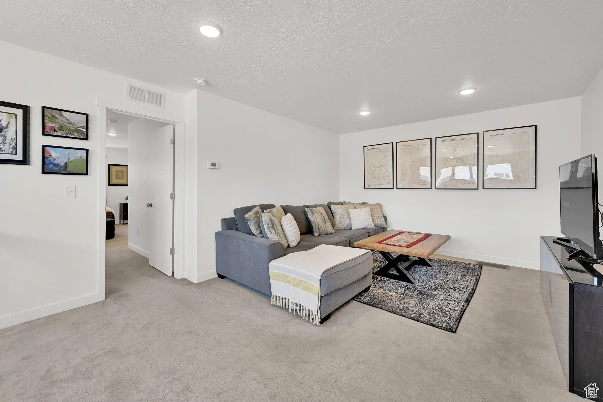 Sandy, Utah, 84070, United States, 3 Bedrooms Bedrooms, ,3 BathroomsBathrooms,Residential,For Sale,1895888