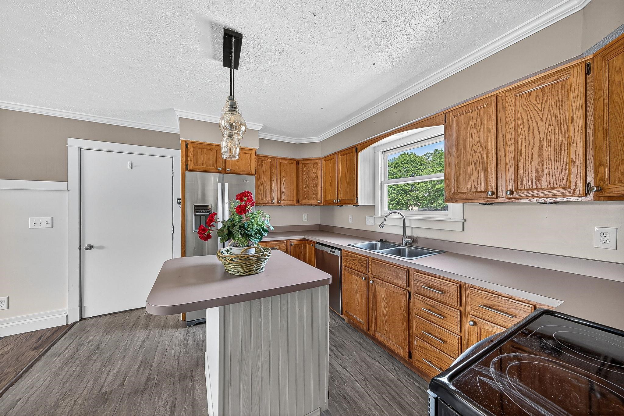 Elkhart, Indiana, 46514, United States, 3 Bedrooms Bedrooms, ,3 BathroomsBathrooms,Residential,For Sale,1917912