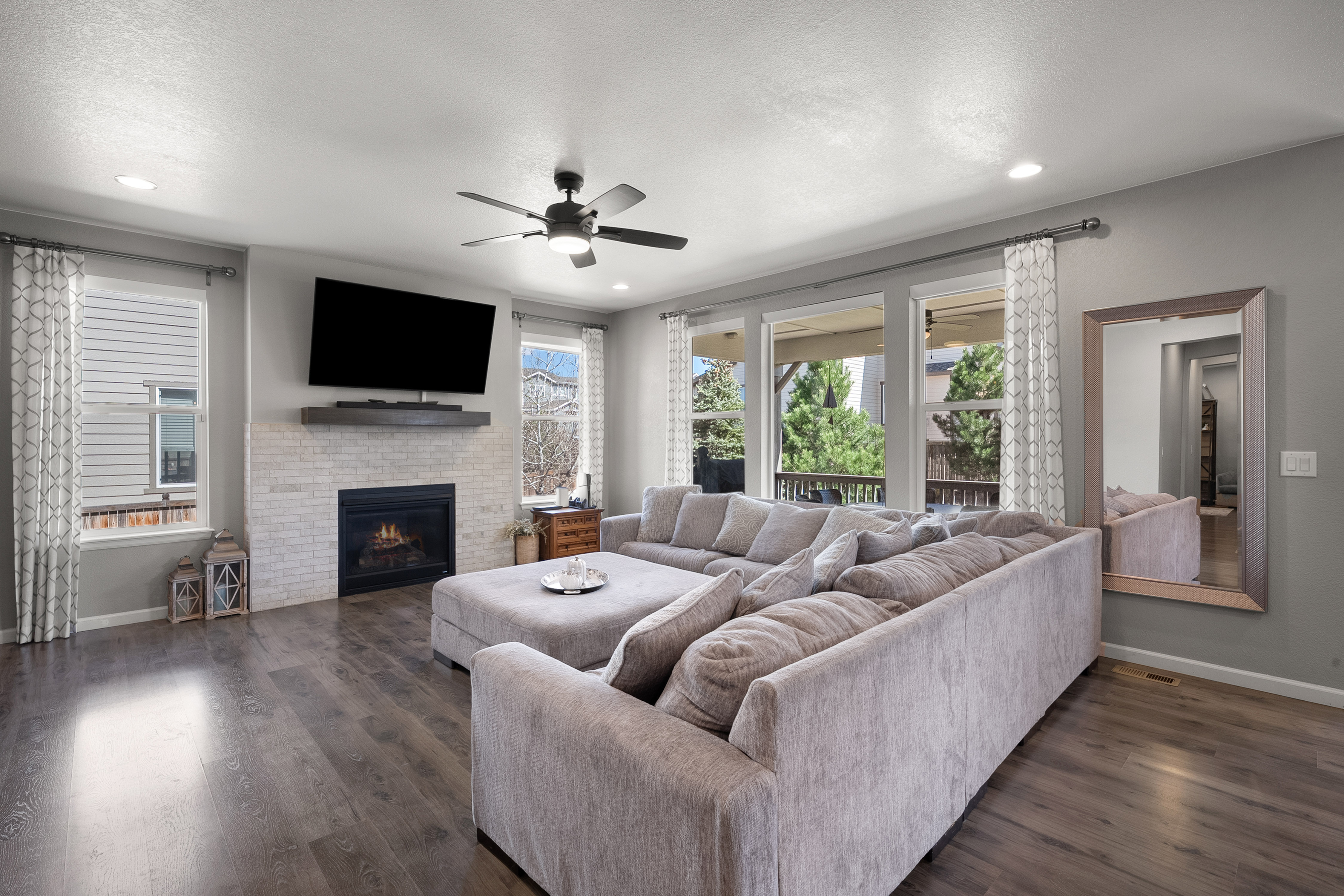  Set on an Impressive 0.35 Acre Homesite, the Outdoor Experience is Captivating - 物件實景