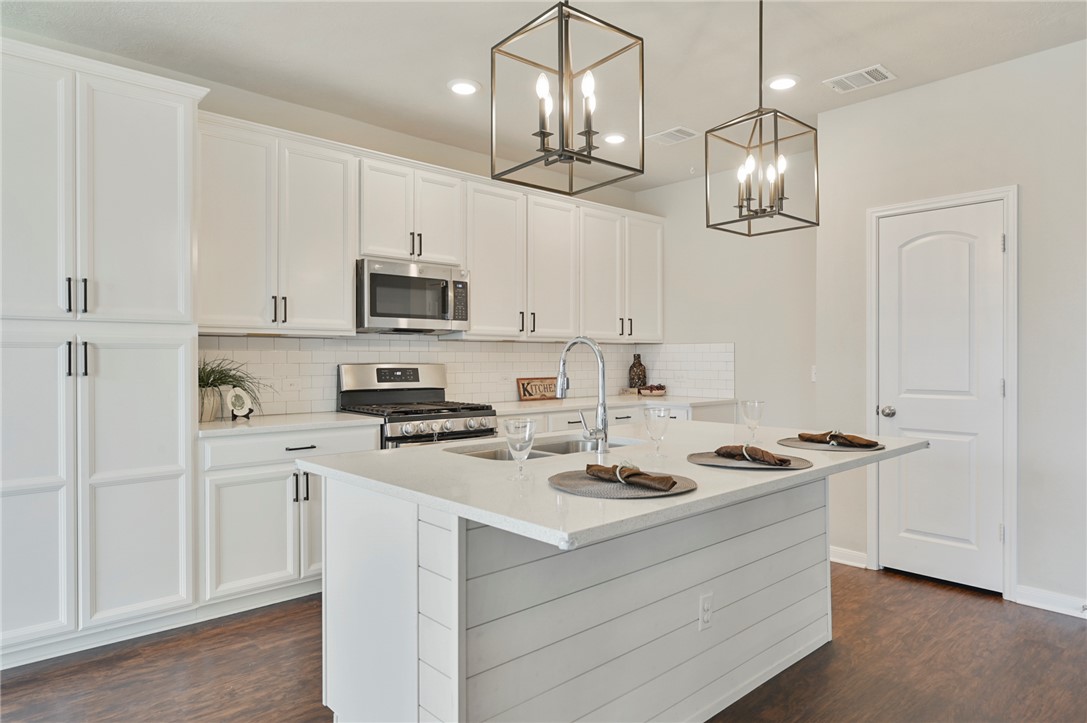 College Station, Texas, 77845, United States, 5 Bedrooms Bedrooms, ,4 BathroomsBathrooms,Residential,For Sale,1778847