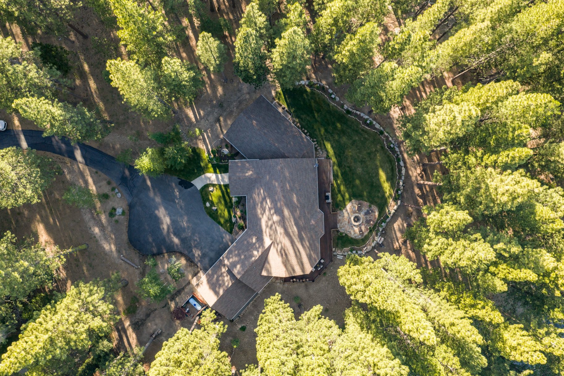  Hilltop Whitehawk Ranch Estate with Sweeping Meadow, Pond & Mountain Views - 物件實景