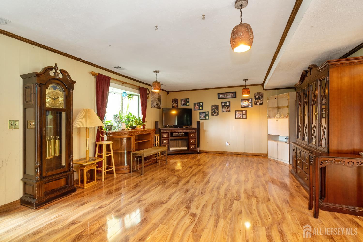 North Brunswick, New Jersey, 08902, United States, 4 Bedrooms Bedrooms, ,3 BathroomsBathrooms,Residential,For Sale,1979106