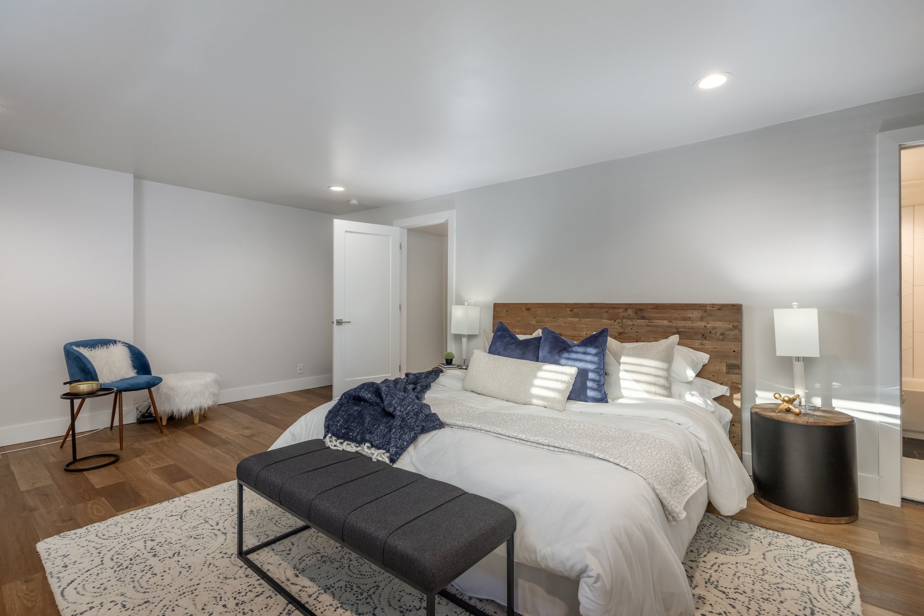  Stunning East Capitol Renovation - 物件實景