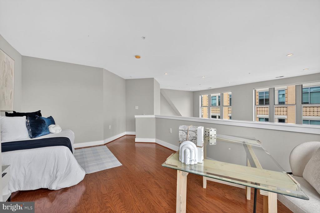 Arlington, Virginia, 22201, United States, 2 Bedrooms Bedrooms, ,2 BathroomsBathrooms,Residential,For Sale,1927773
