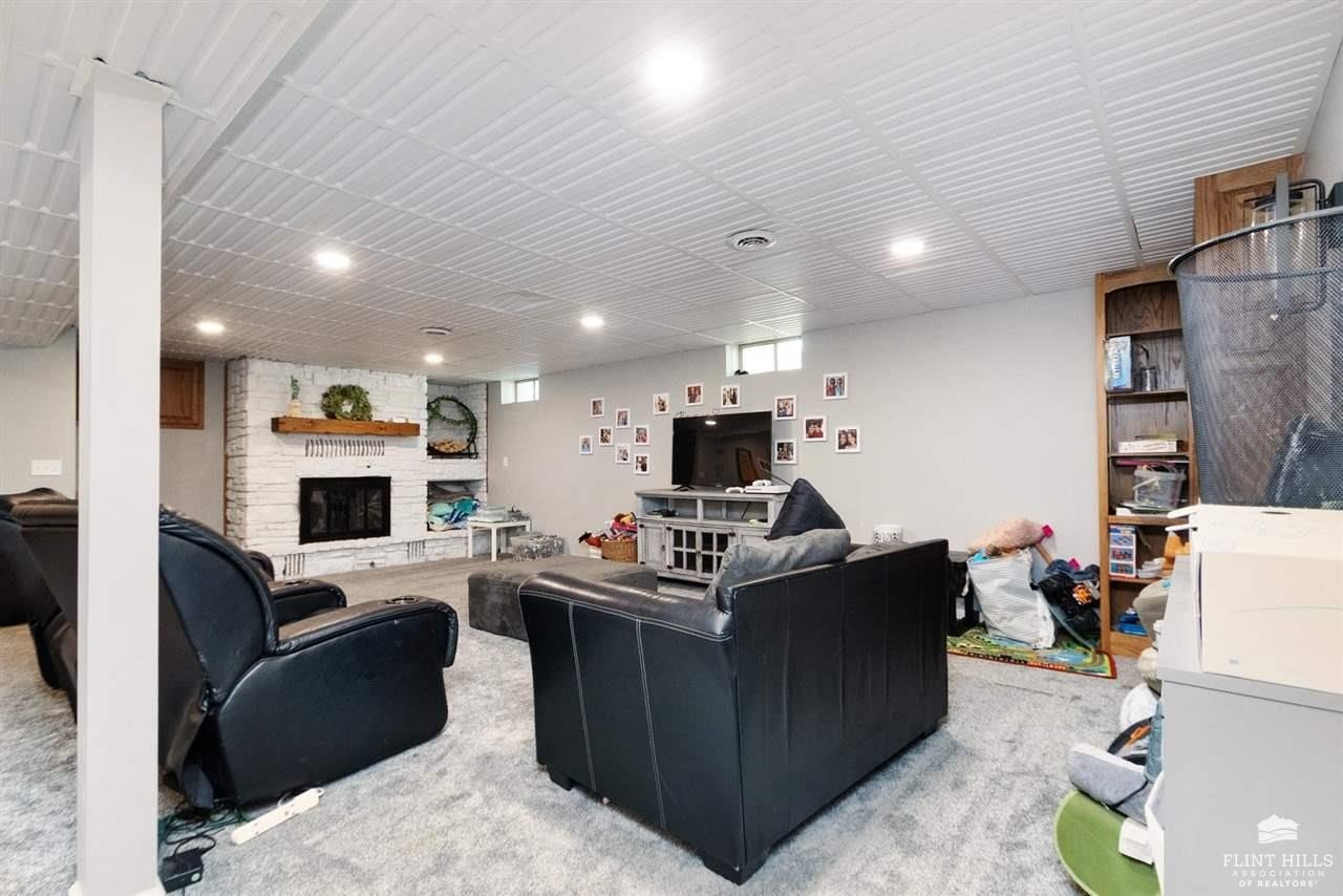 Junction City, Kansas, 66441, United States, 4 Bedrooms Bedrooms, ,4 BathroomsBathrooms,Residential,For Sale,1805372