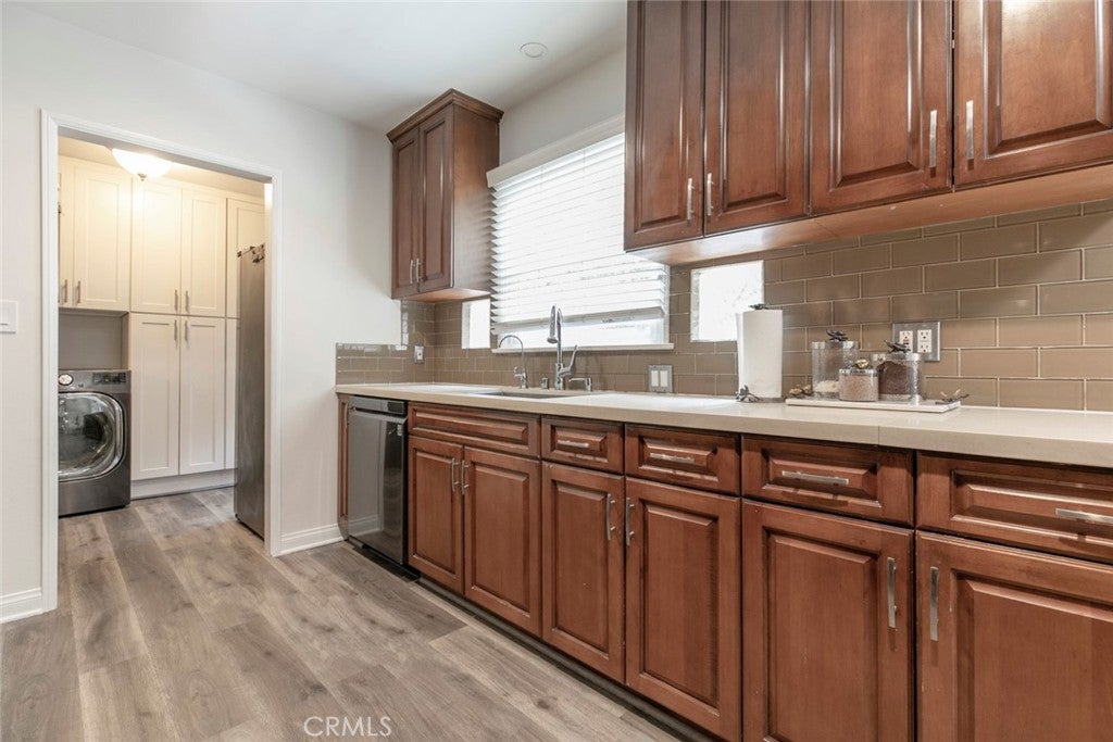 Van Nuys, California, 91406, United States, 3 Bedrooms Bedrooms, ,2 BathroomsBathrooms,Residential,For Sale,1940883