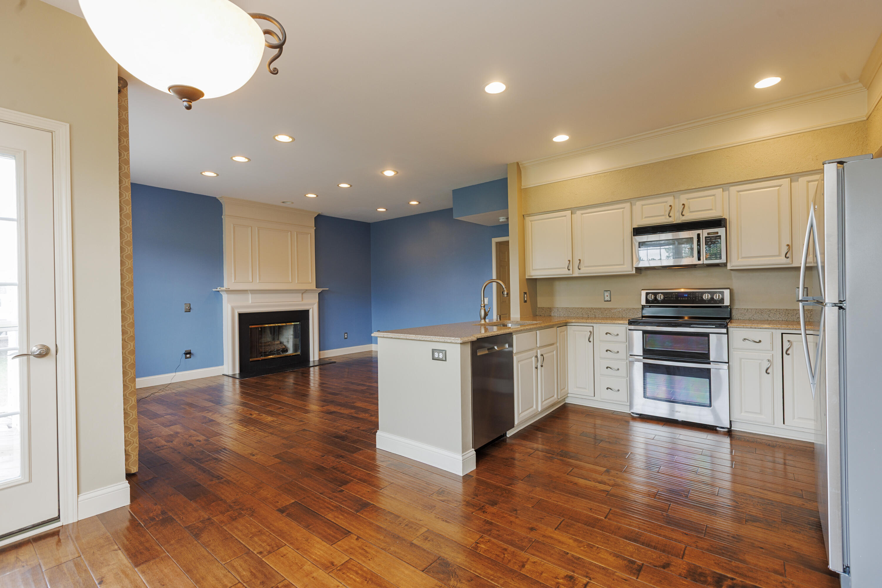 Franklin, Wisconsin, 53132, United States, 4 Bedrooms Bedrooms, ,4 BathroomsBathrooms,Residential,For Sale,1924268