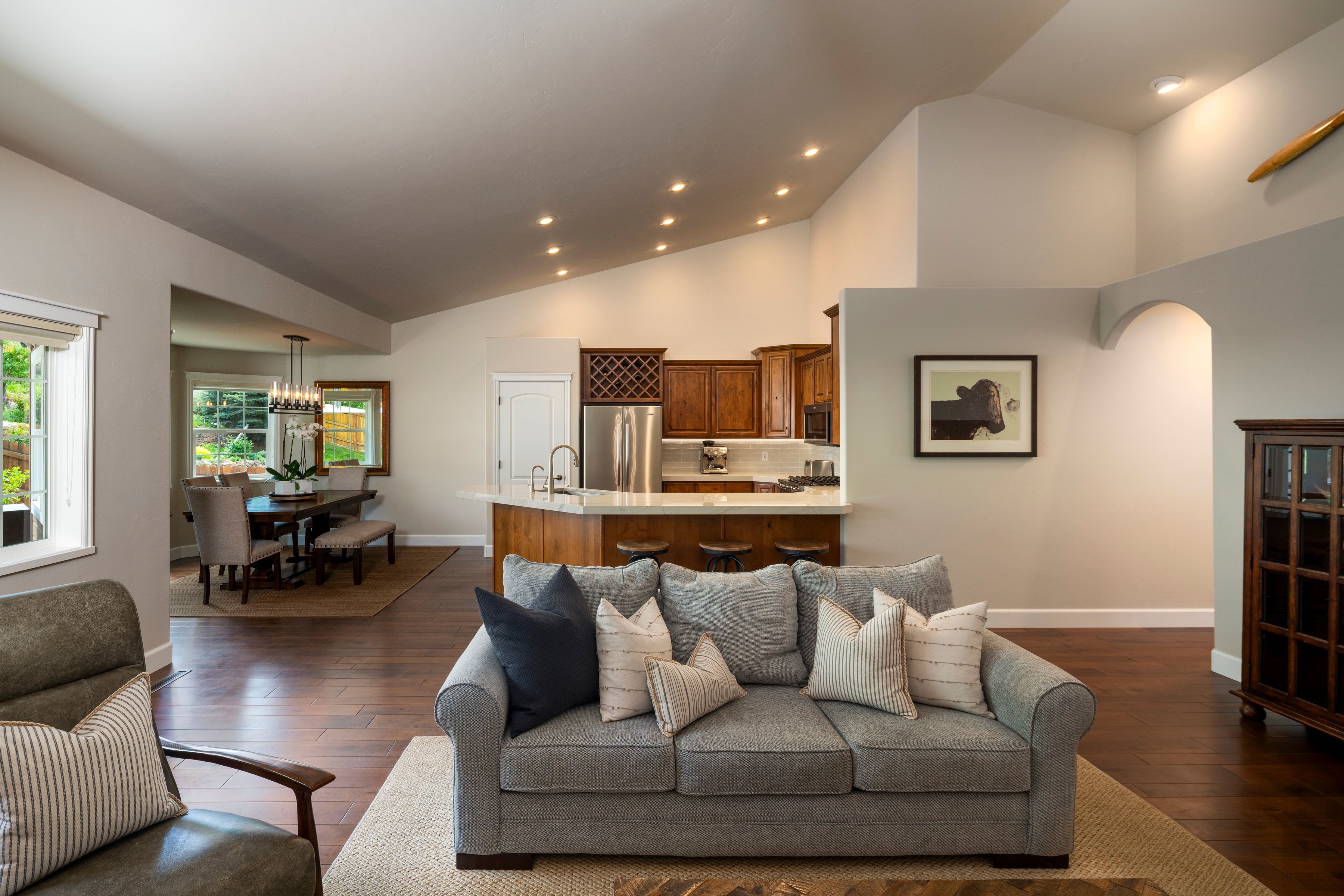  Private Retreat. Exceptional Garage. Room for Everything. - 物件實景