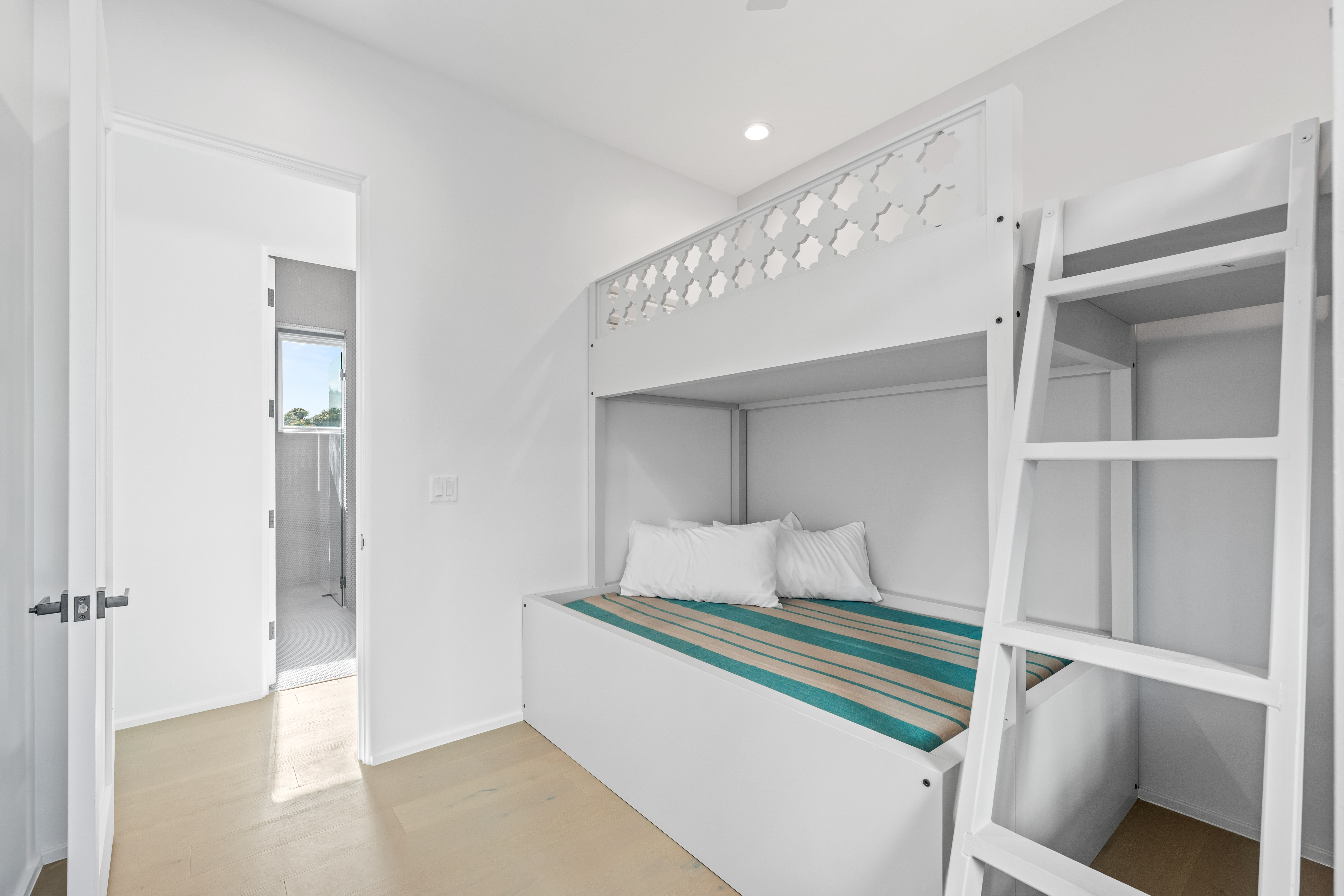  Modern Coastal Elegance with Rooftop Pool & Sweeping Gulf Views - 物件實景