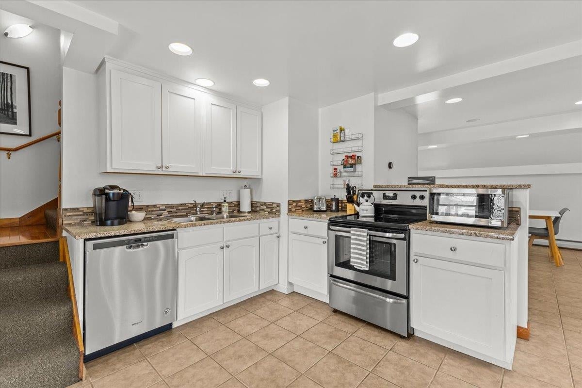 Stowe, Vermont, 05672, United States, 2 Bedrooms Bedrooms, ,1 BathroomBathrooms,Residential,For Sale,1746592