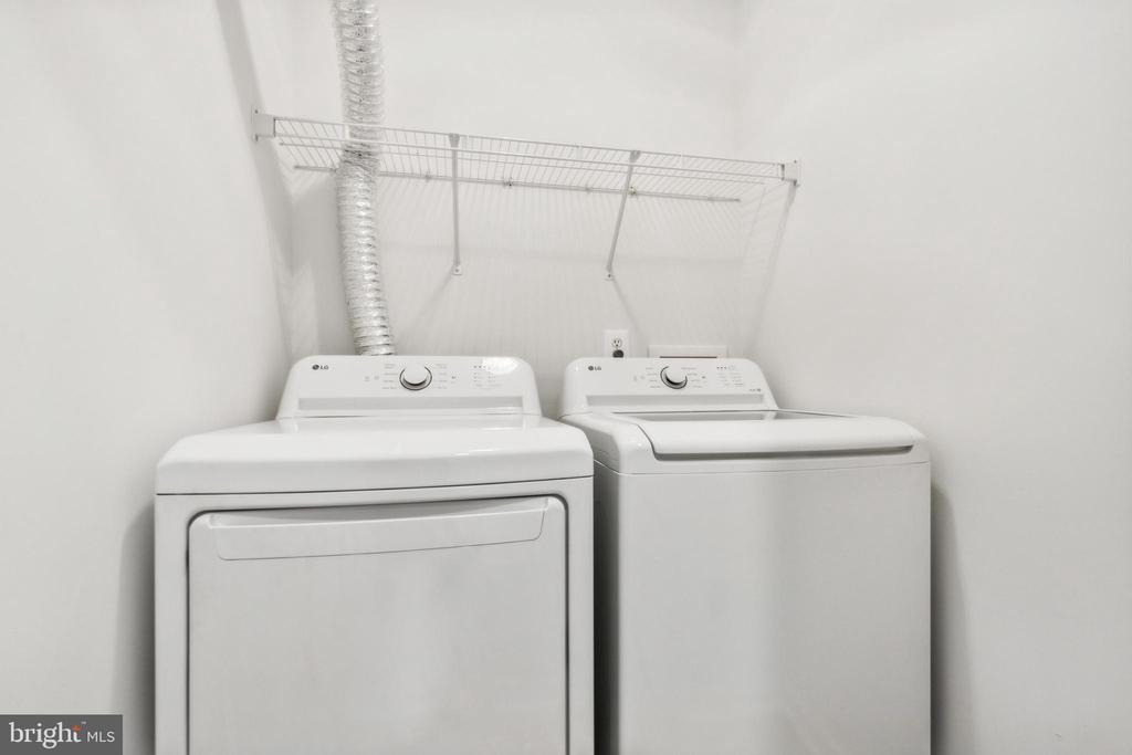 Chantilly, Virginia, 20152, United States, 3 Bedrooms Bedrooms, ,4 BathroomsBathrooms,Residential,For Sale,1942901