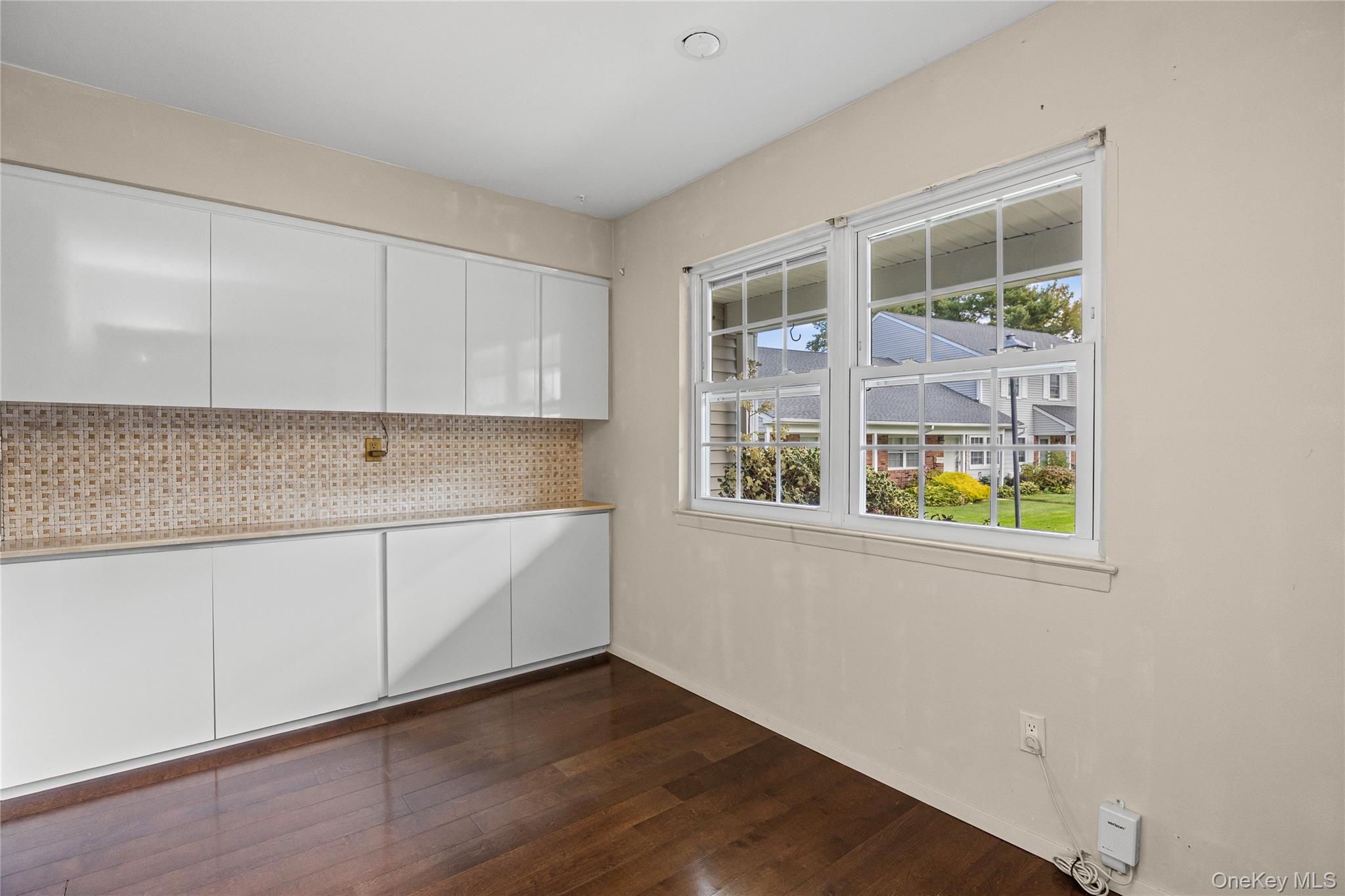 Huntington Station, New York, 11746, United States, 2 Bedrooms Bedrooms, ,2 BathroomsBathrooms,Residential,For Sale,1981328