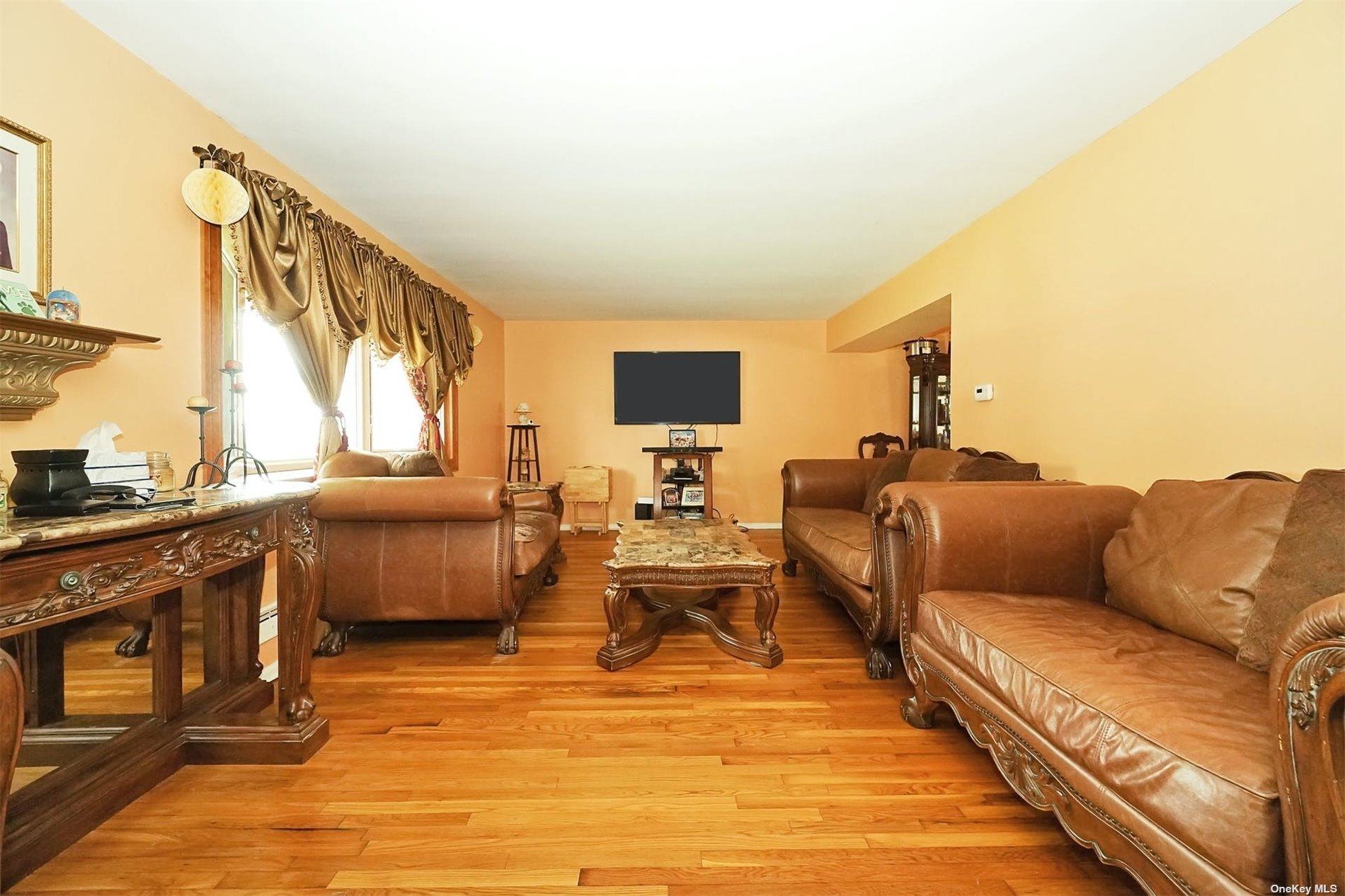 18 Cayuga Place, Commack, New York, 11725, United States, 3 Bedrooms Bedrooms, ,2 BathroomsBathrooms,Residential,For Sale,18 Cayuga Place,1435413