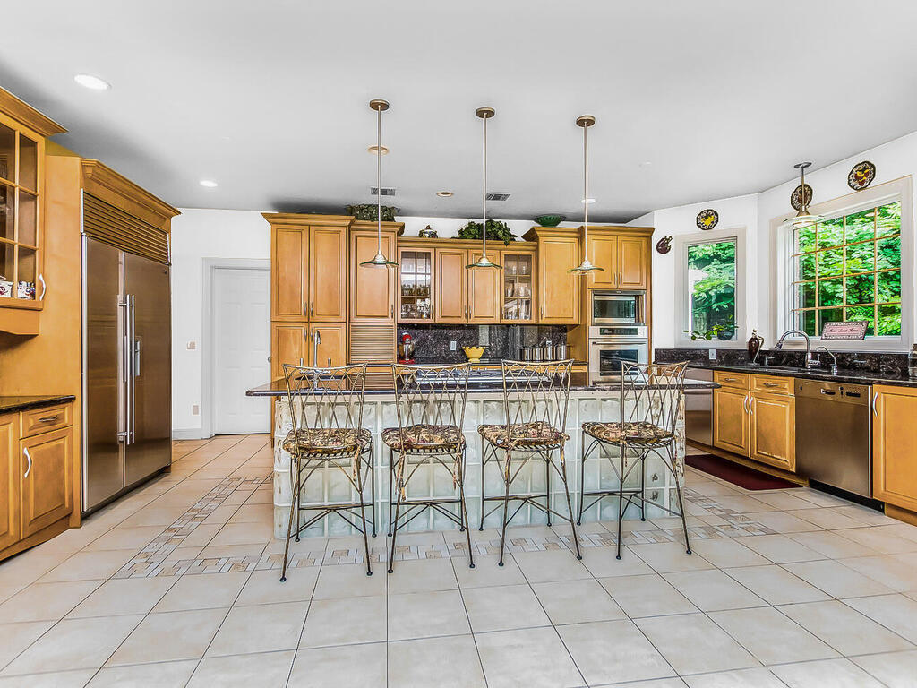 Scarsdale, New York, 10583, United States, 5 Bedrooms Bedrooms, ,6 BathroomsBathrooms,Residential,For Sale,1974207