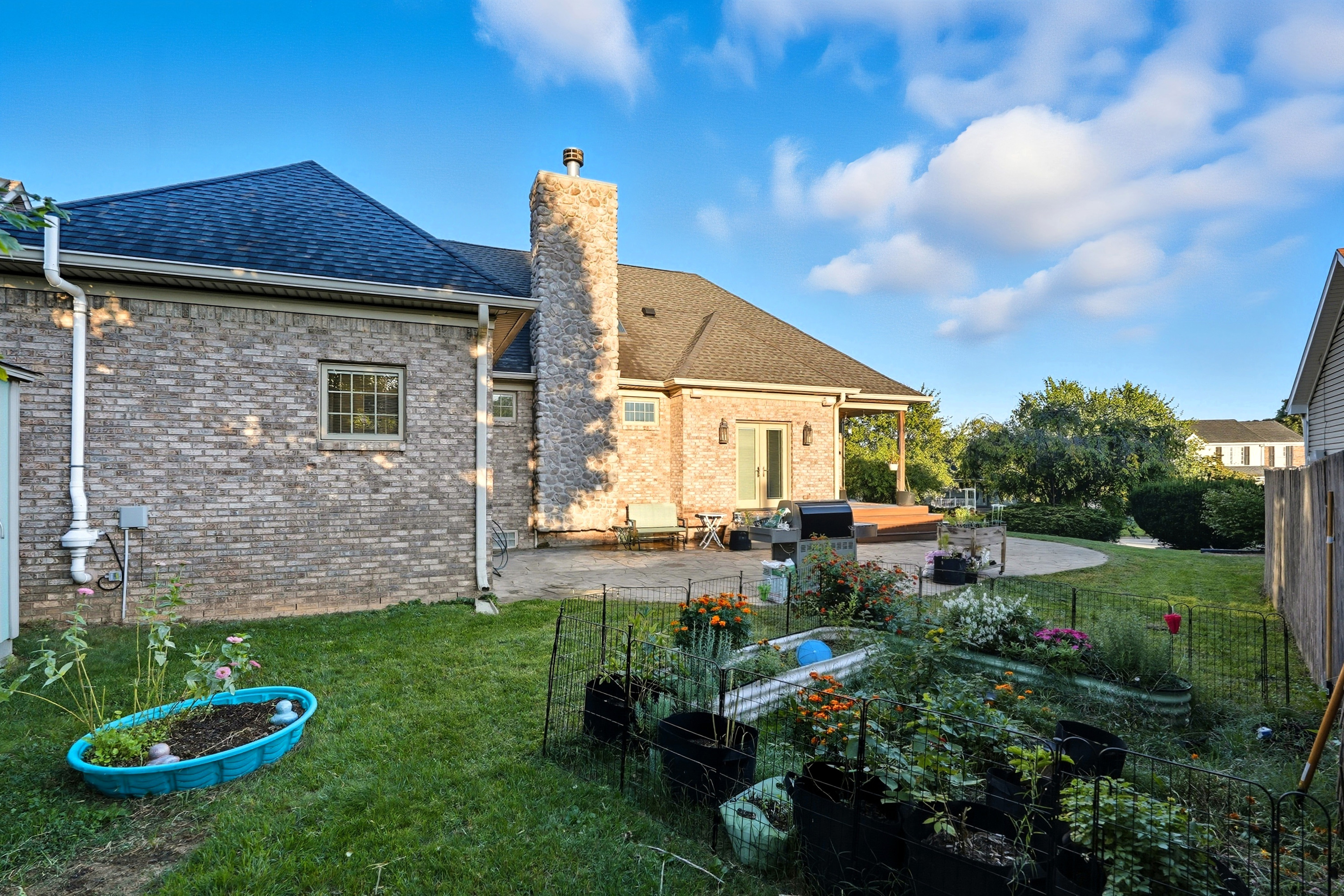 Louisville, Kentucky, 40220, United States, 3 Bedrooms Bedrooms, ,4 BathroomsBathrooms,Residential,For Sale,1979535