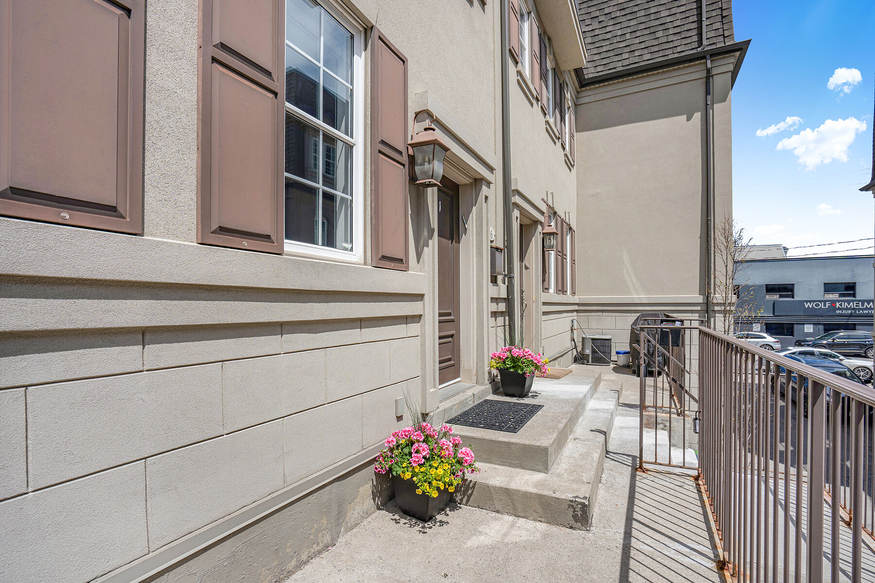  Rare Forest Hill Townhome - 物件實景