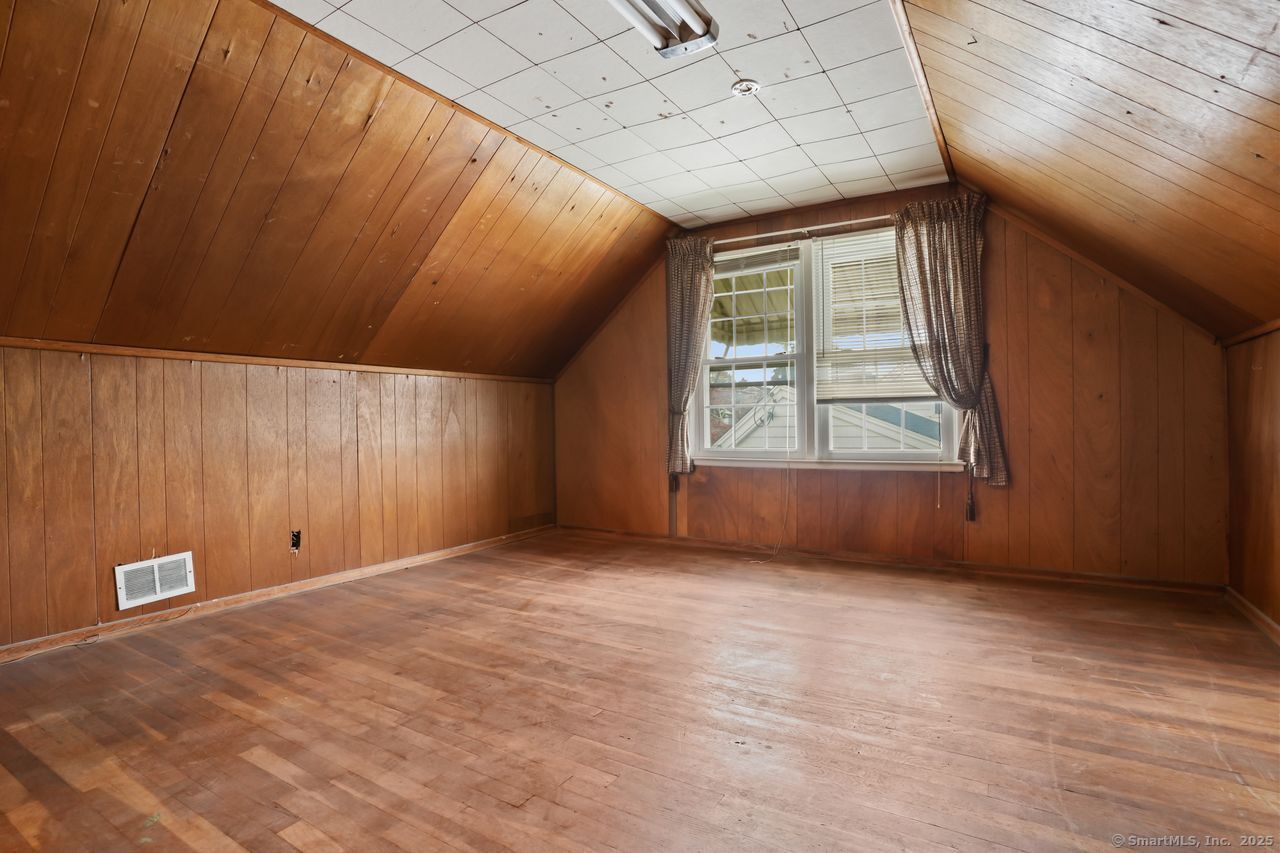 Stratford, Connecticut, 06615, United States, 3 Bedrooms Bedrooms, ,1 BathroomBathrooms,Residential,For Sale,1965569