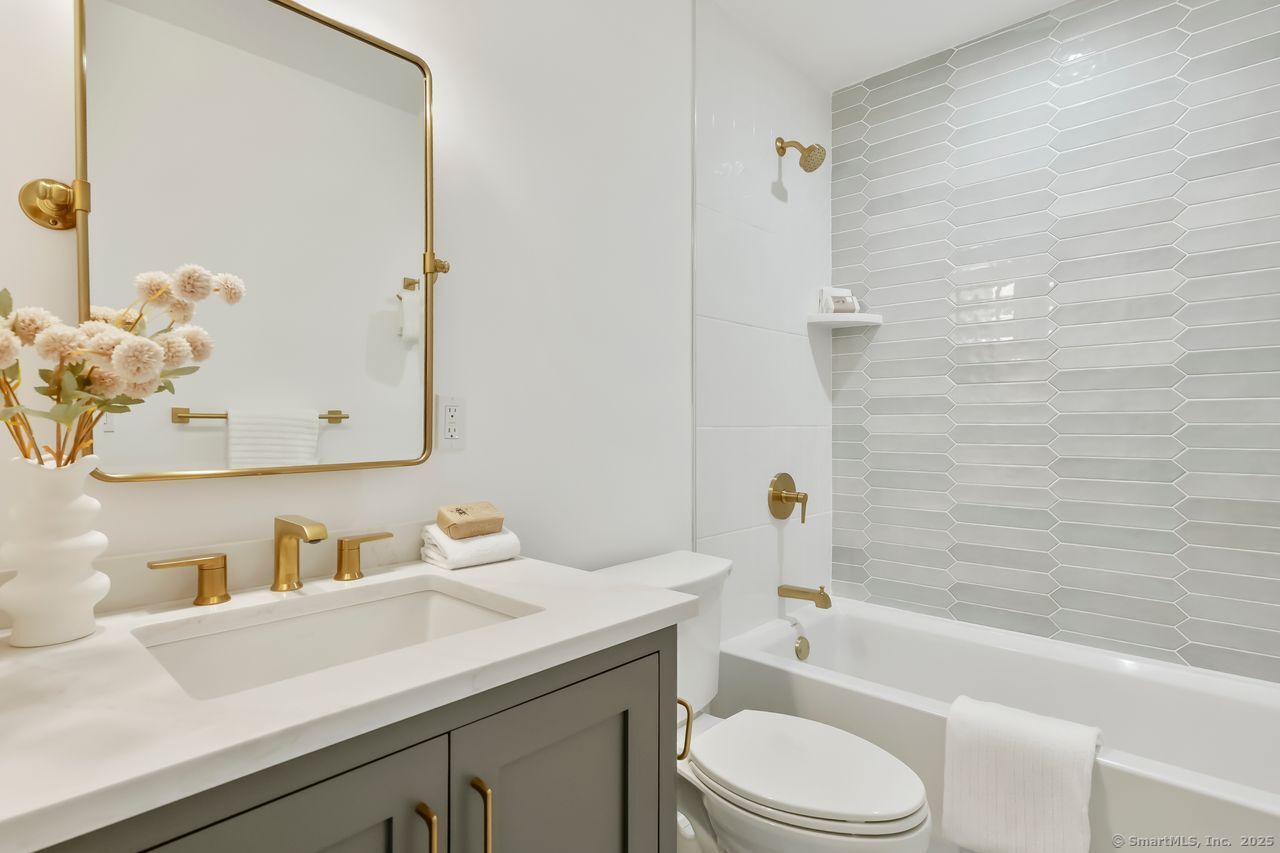 Fairfield, Connecticut, 06824, United States, 4 Bedrooms Bedrooms, ,6 BathroomsBathrooms,Residential,For Sale,1994356