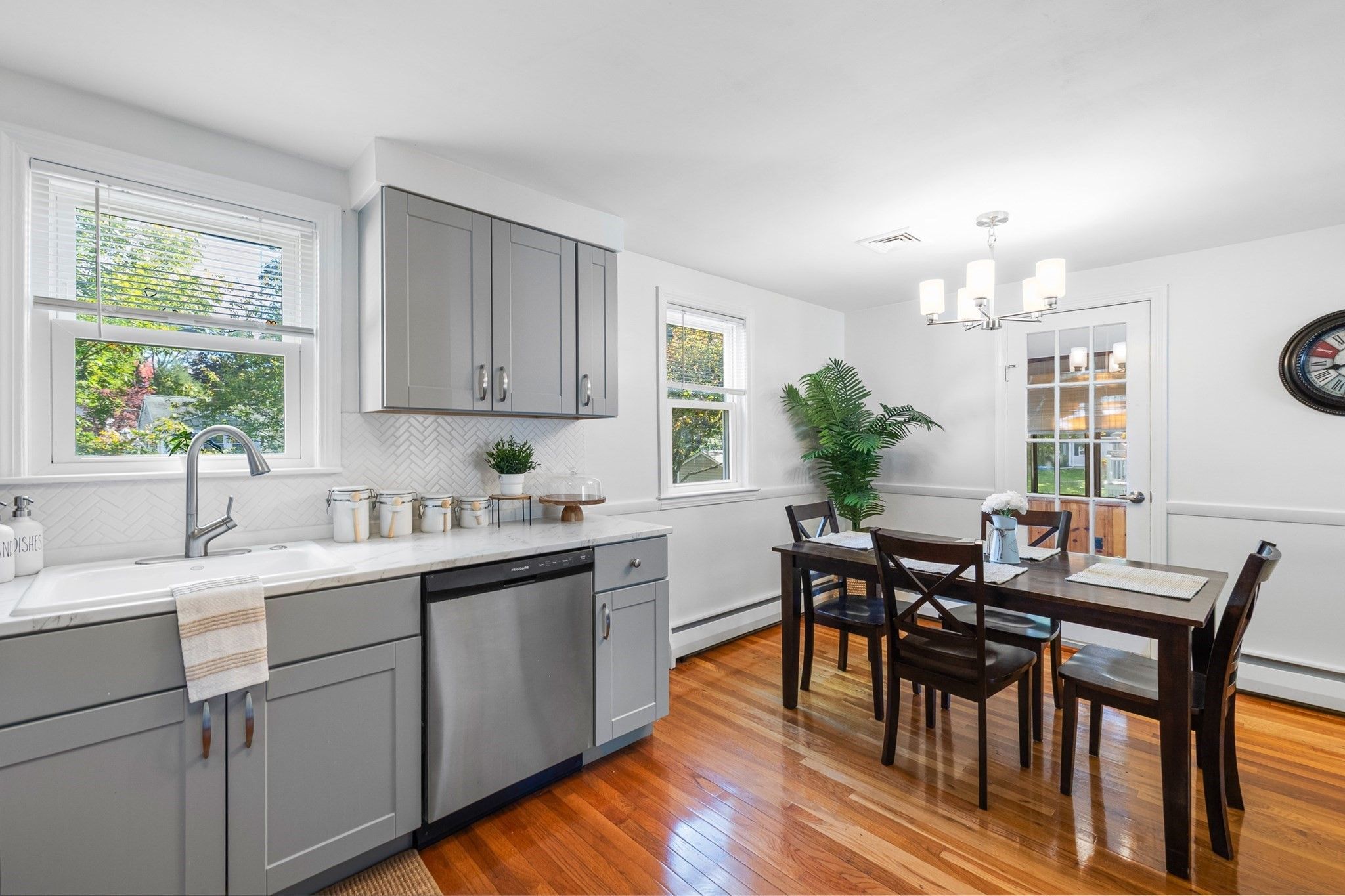  15 Carson, Woburn, MA, 01801 - 物件實景