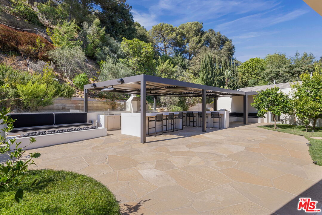 Los Angeles, California, 90049, United States, 5 Bedrooms Bedrooms, ,6 BathroomsBathrooms,Residential,For Sale,1950384