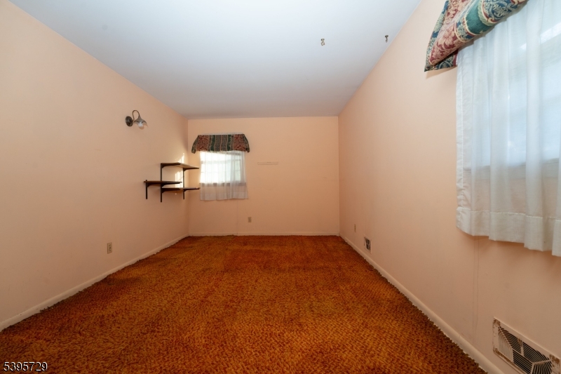 Readington Twp., New Jersey, 08822, United States, 4 Bedrooms Bedrooms, ,2 BathroomsBathrooms,Residential,For Sale,1989694