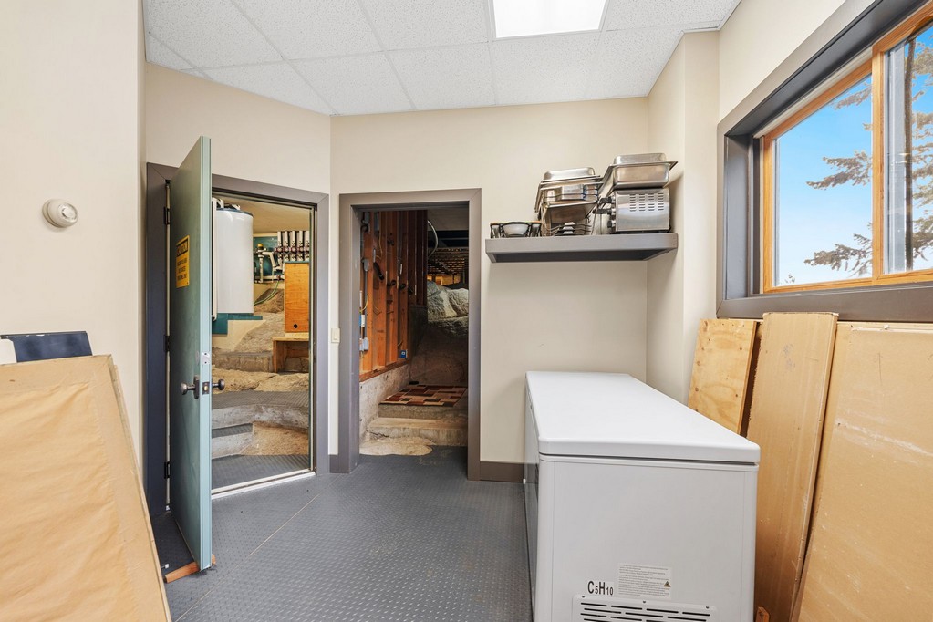 Bonners Ferry, Idaho, 83805, United States, 3 Bedrooms Bedrooms, ,4 BathroomsBathrooms,Residential,For Sale,1984473