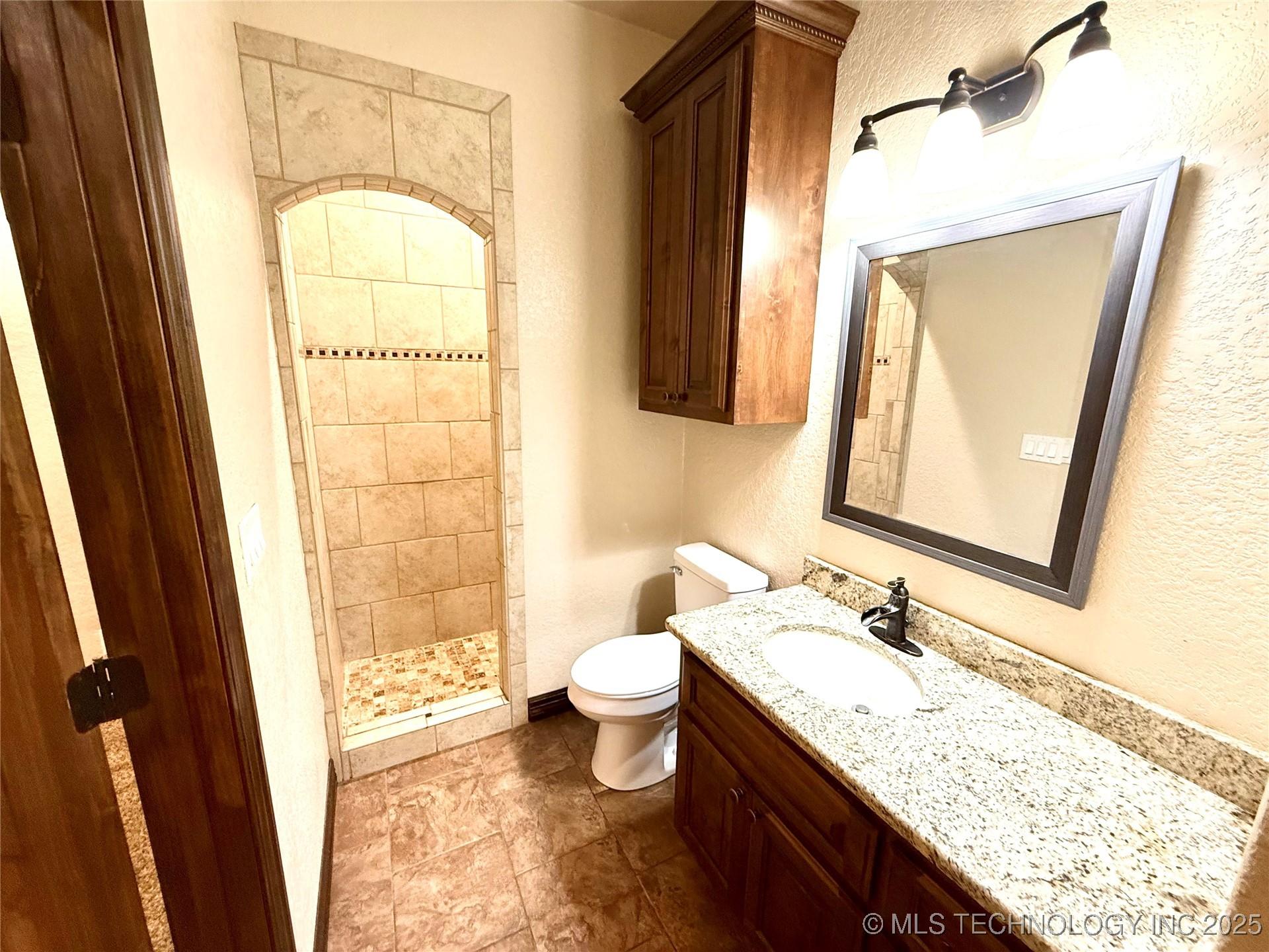 Checotah, Oklahoma, 74426, United States, 4 Bedrooms Bedrooms, ,4 BathroomsBathrooms,Residential,For Sale,1980942