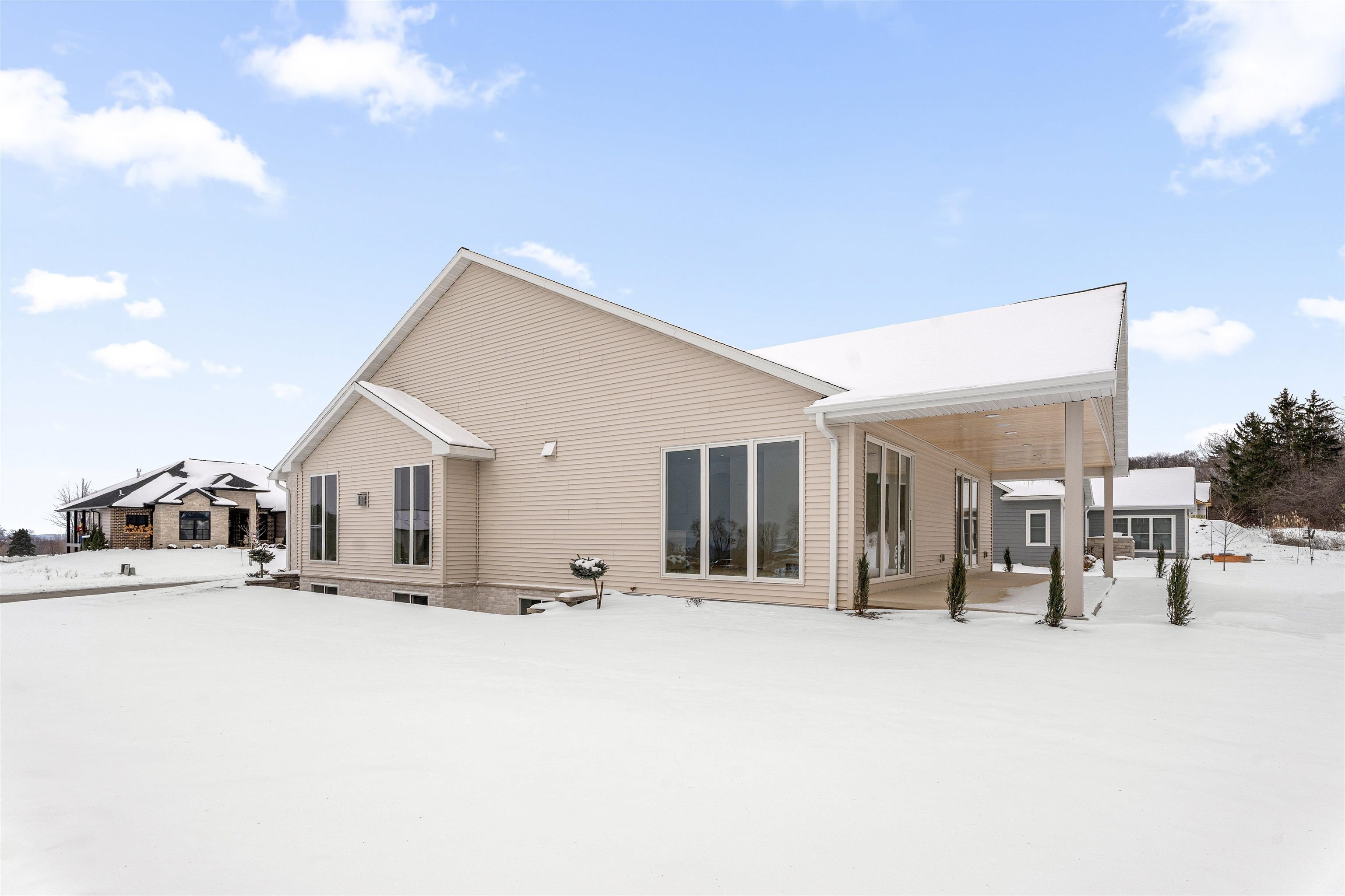 DE PERE, Wisconsin, 54115, United States, 2 Bedrooms Bedrooms, ,3 BathroomsBathrooms,Residential,For Sale,1982656