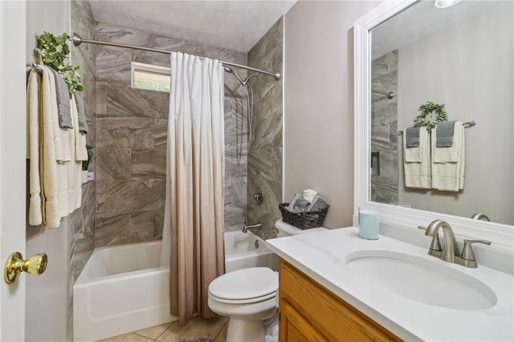 Flowery Branch, Georgia, 30542, United States, 4 Bedrooms Bedrooms, ,3 BathroomsBathrooms,Residential,For Sale,1923417