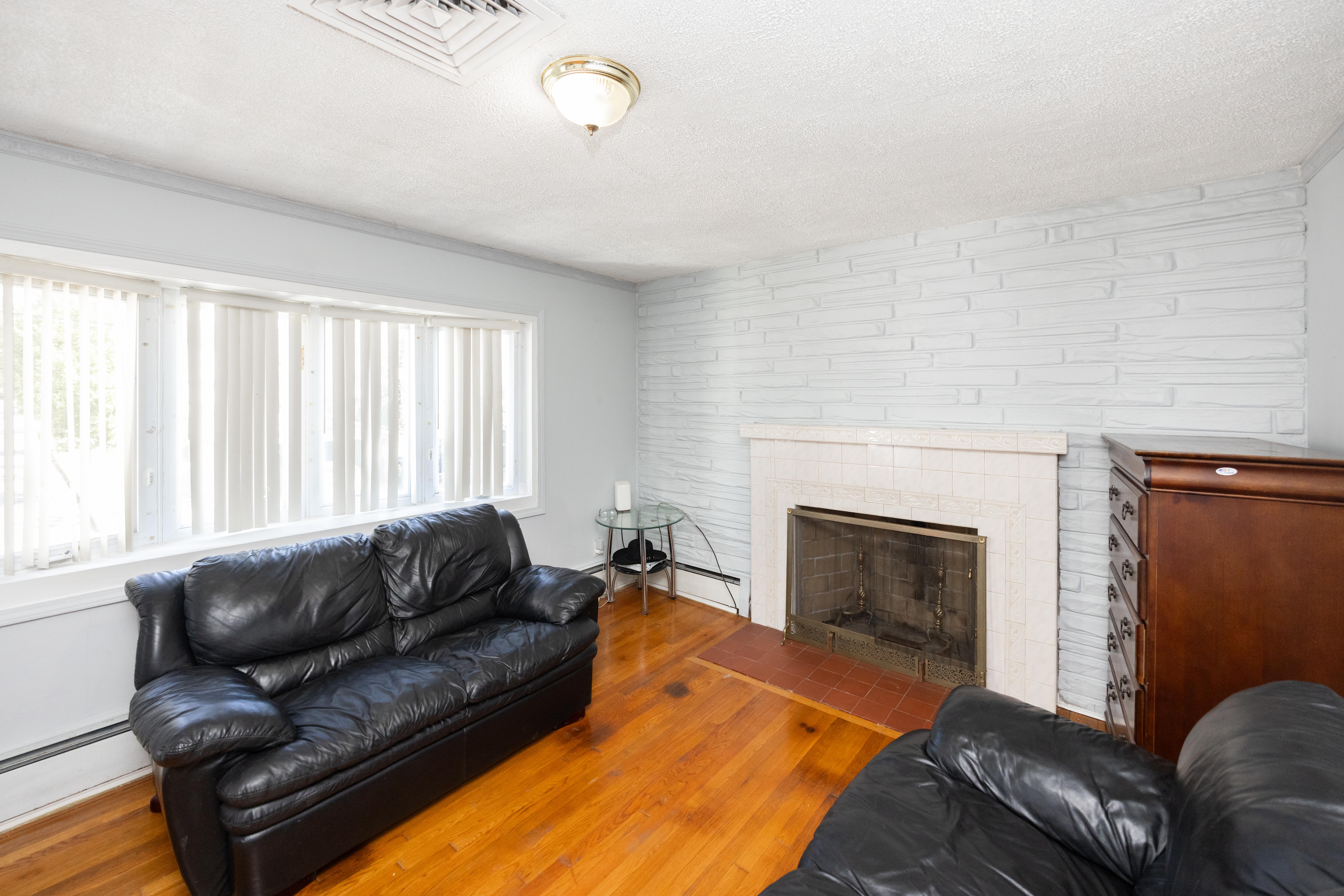 Chelsea, Massachusetts, 02150, United States, 5 Bedrooms Bedrooms, ,2 BathroomsBathrooms,Residential,For Sale,1983279