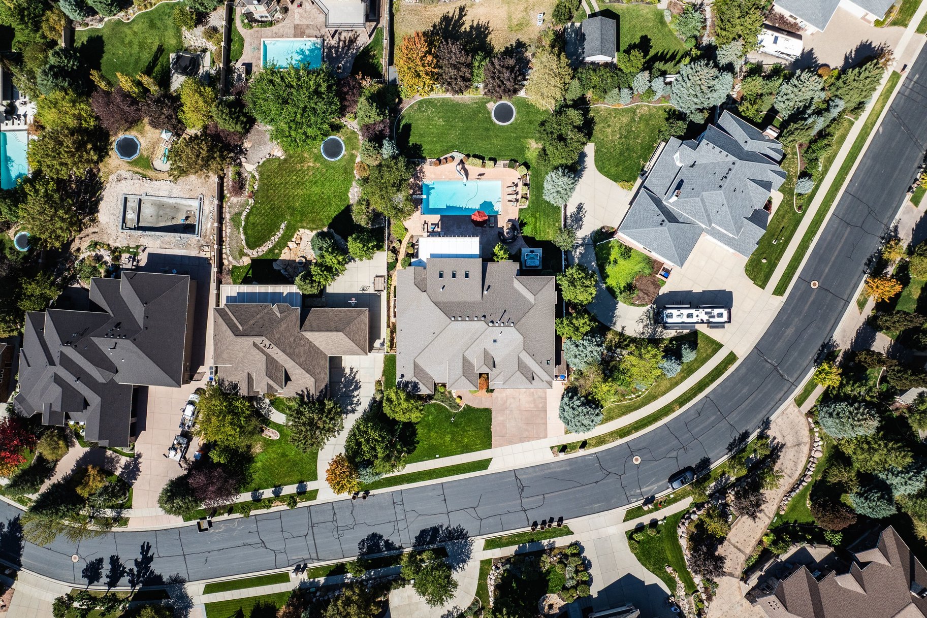  Stately Gated-Community Estate on Nearly Half an Acre: Vaulted Ceilings, Valley - 物件實景