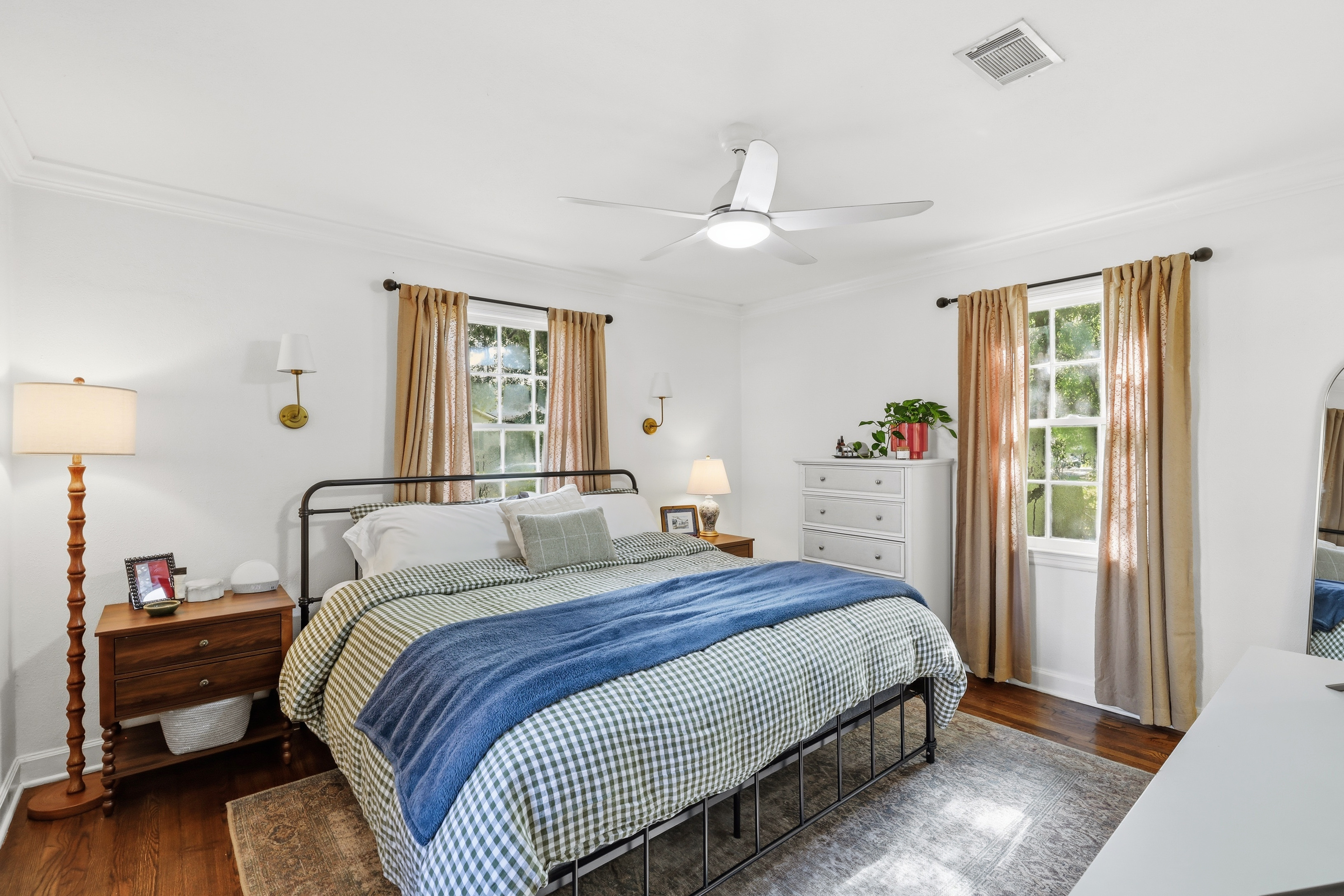  1501 E 55th Street - 物件實景