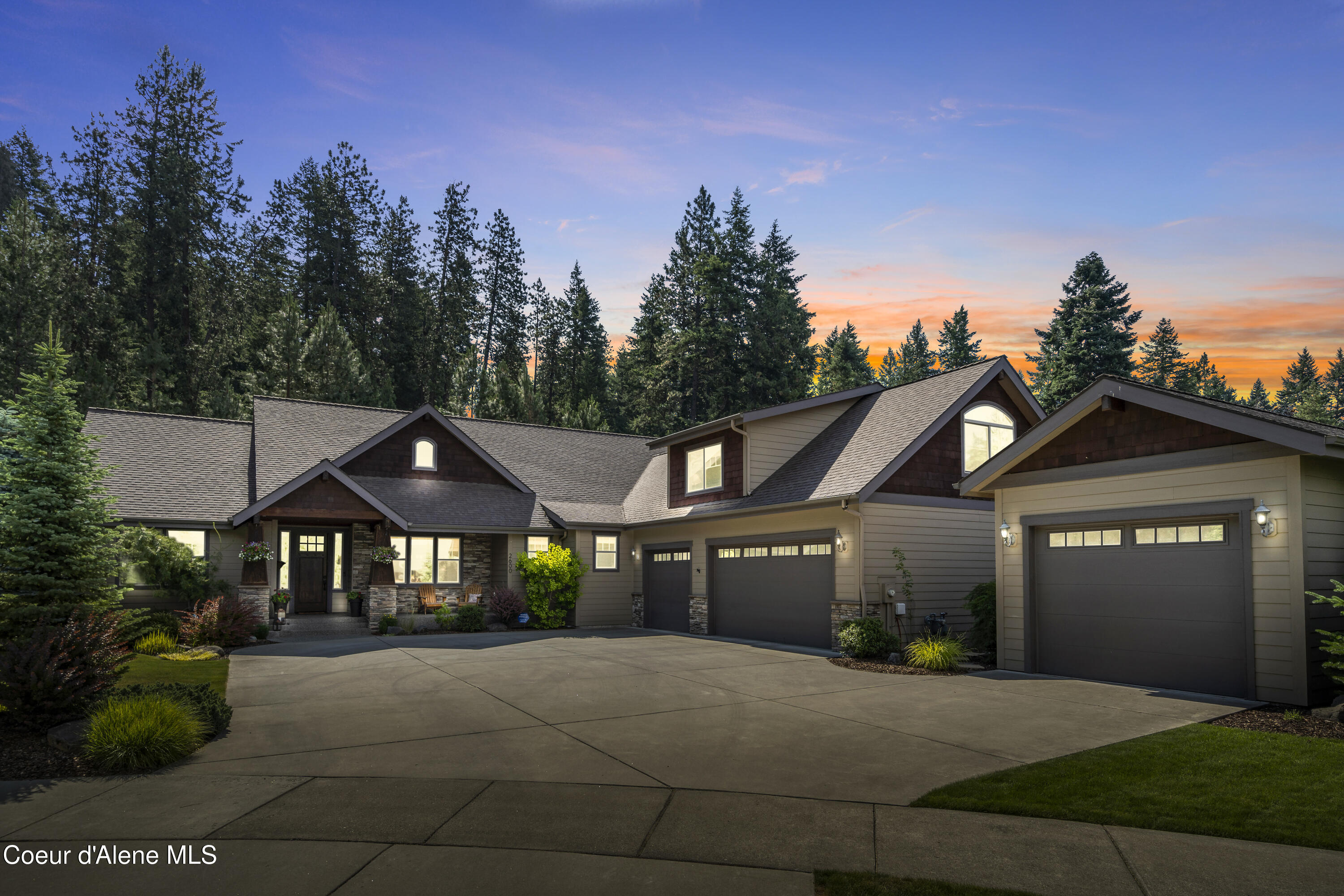 Coeur d'Alene, Idaho, 83815, United States, 5 Bedrooms Bedrooms, ,4 BathroomsBathrooms,Residential,For Sale,2048634