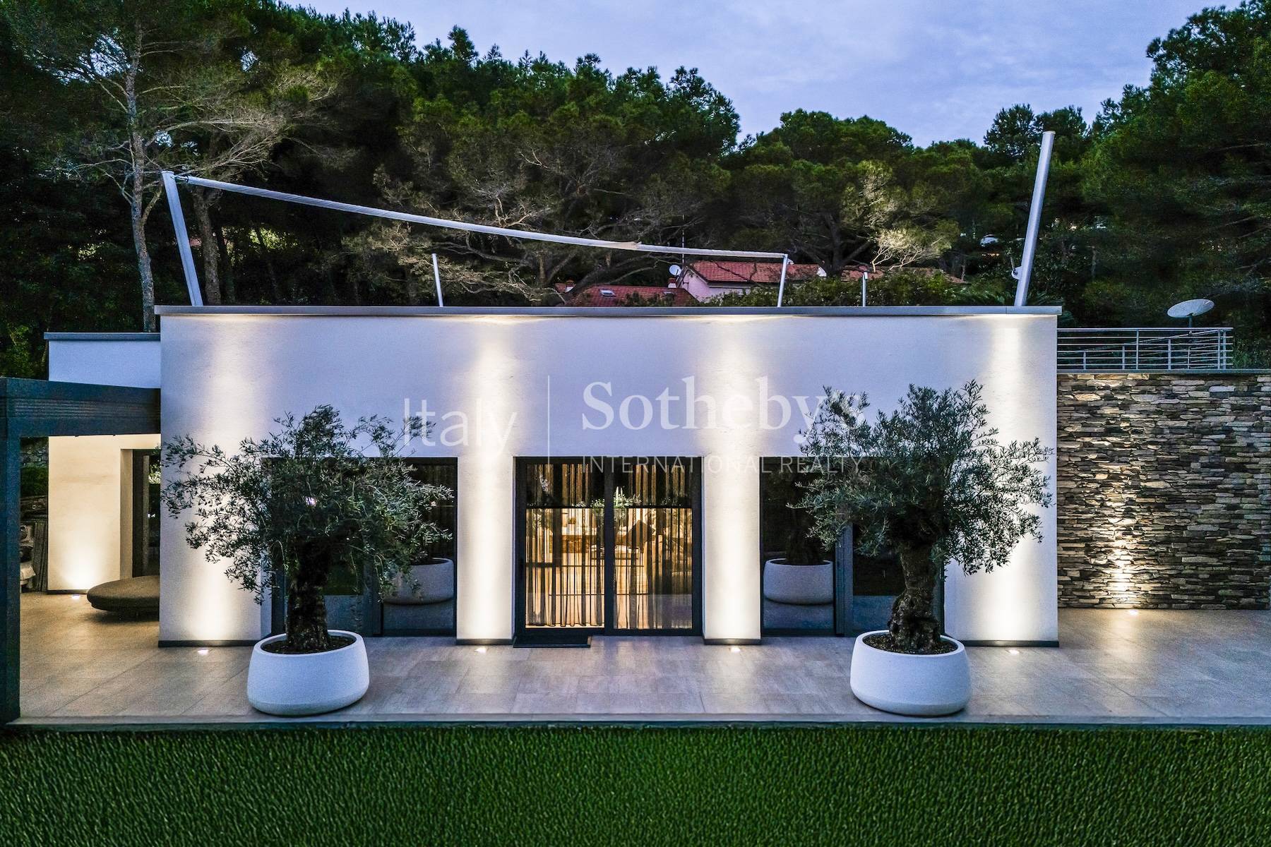  Exclusive villa surrounded by greenery just steps from the sea - 物件實景