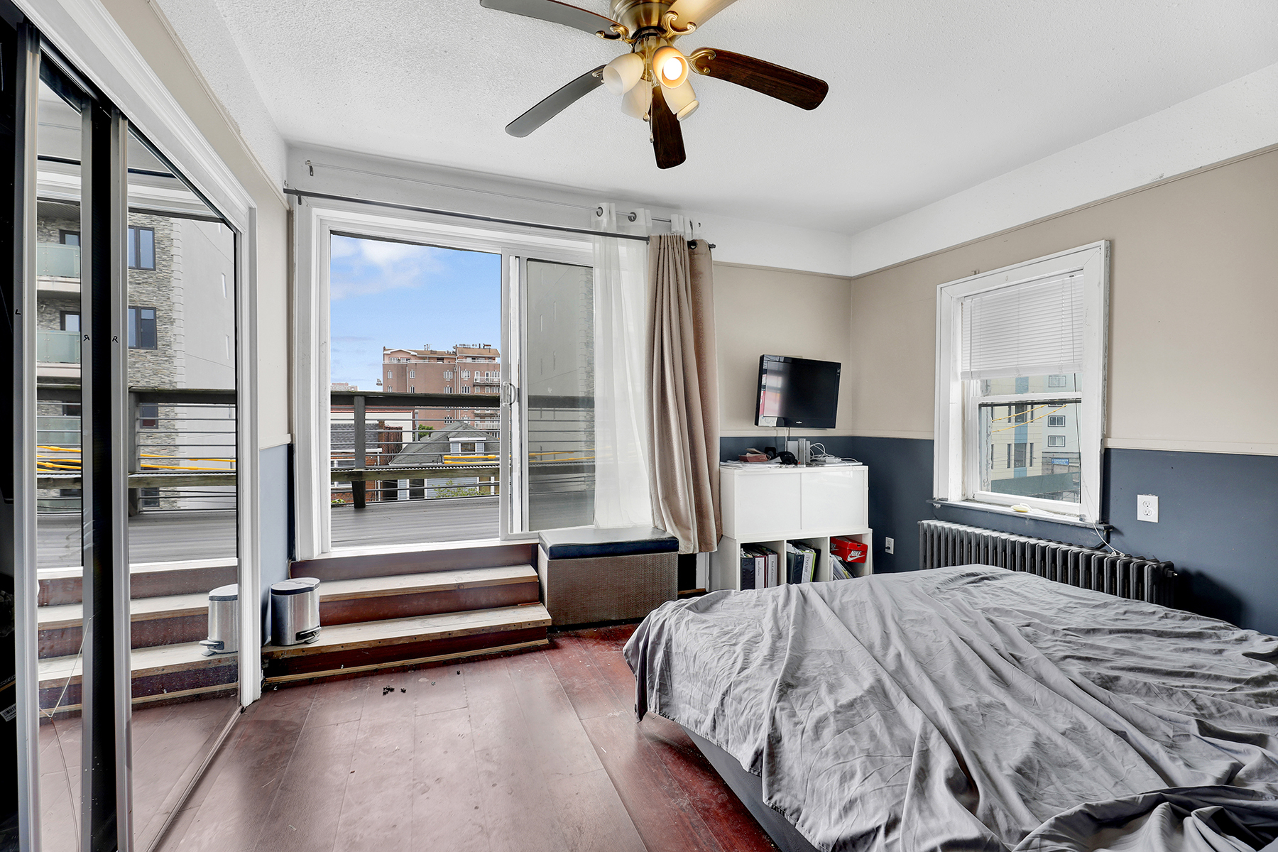 Brooklyn, New York, 11235, United States, 6 Bedrooms Bedrooms, ,3 BathroomsBathrooms,Residential,For Sale,1830542