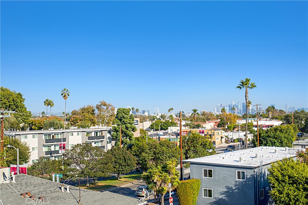 Los Angeles, California, 90019, United States, 2 Bedrooms Bedrooms, ,3 BathroomsBathrooms,Residential,For Sale,1990978