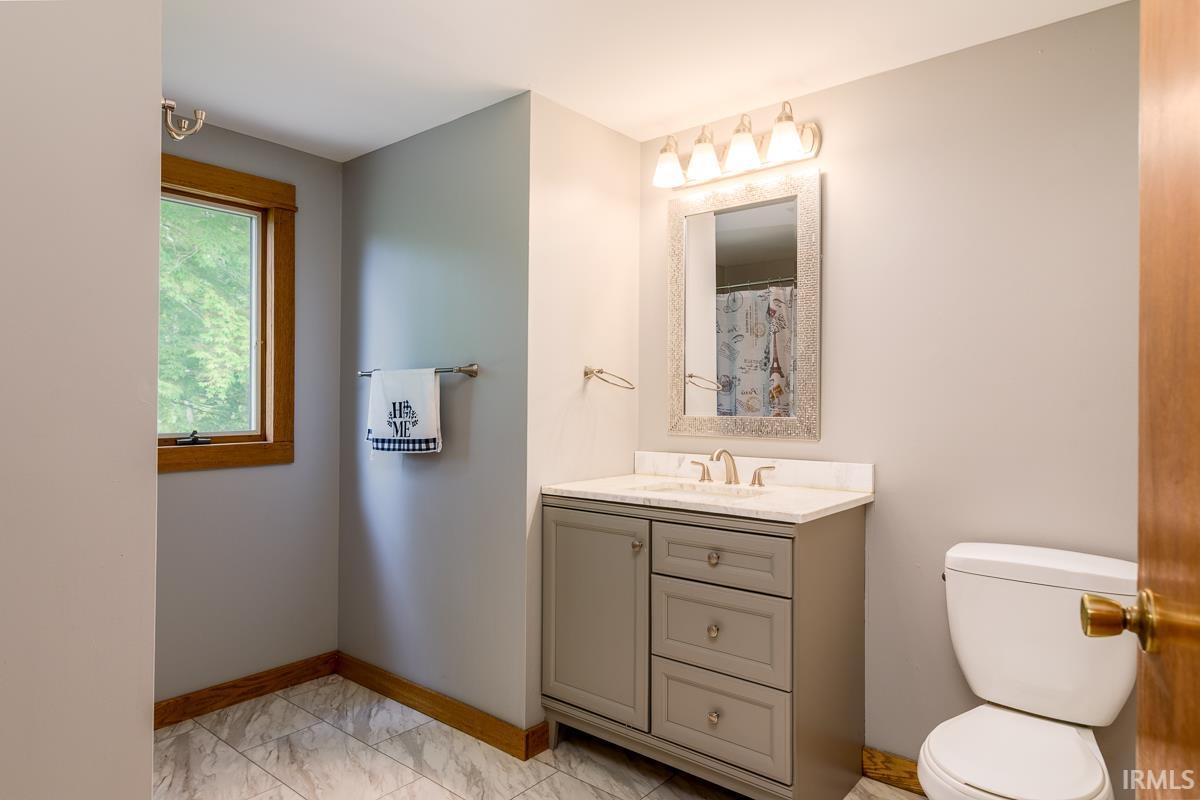 Churubusco, Indiana, 46723, United States, 4 Bedrooms Bedrooms, ,3 BathroomsBathrooms,Residential,For Sale,1977789