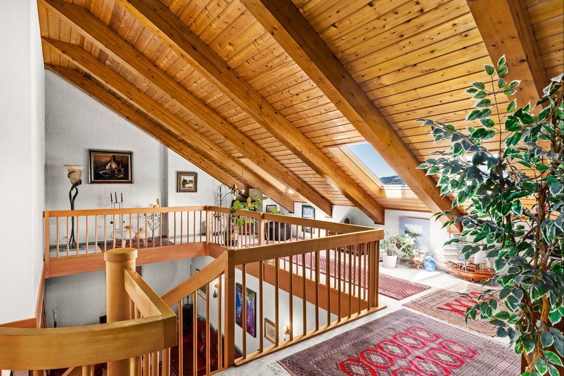  Family duplex in need of some updating in a sought-after residential neighborhoo - 物件實景