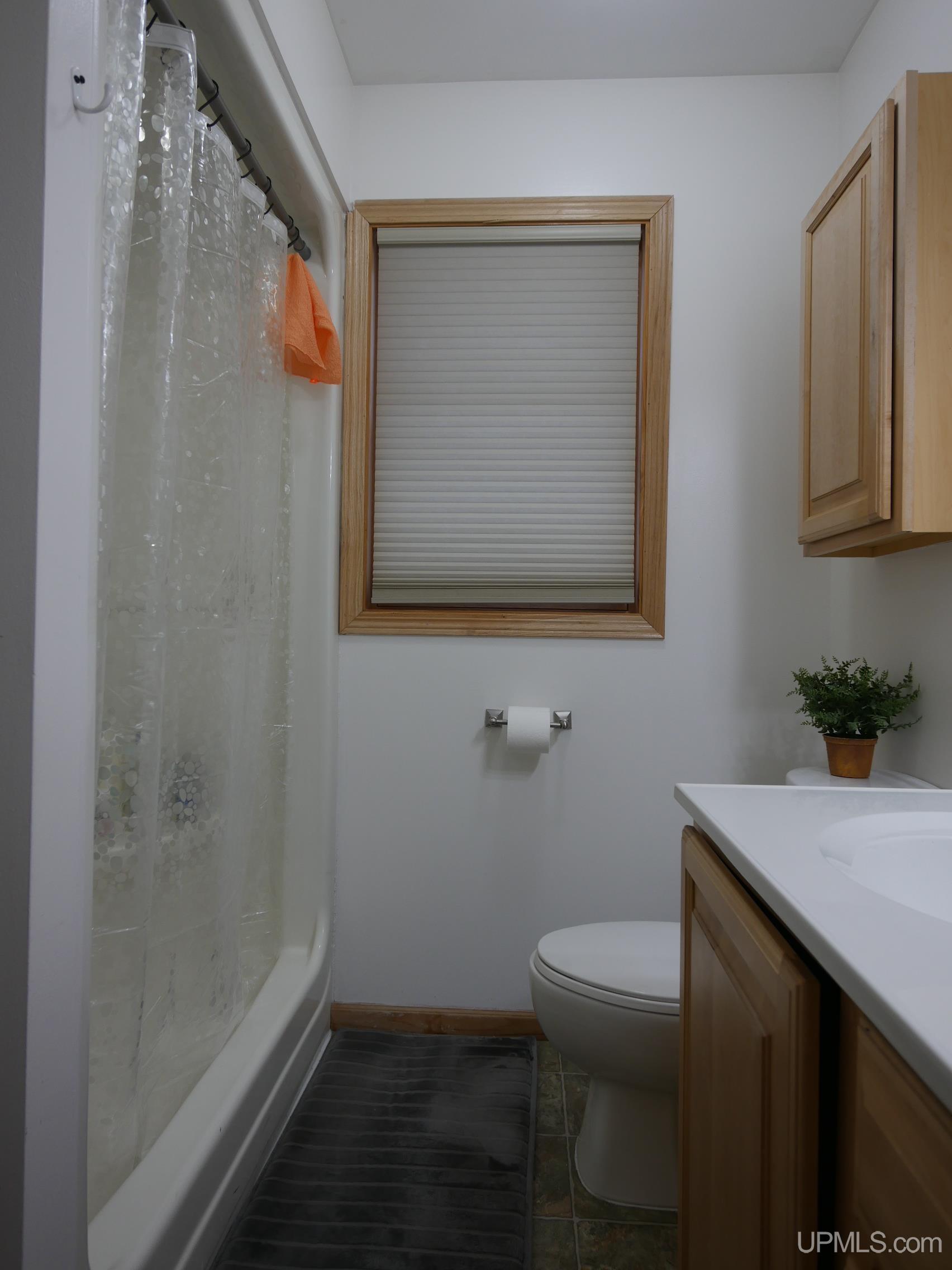 Houghton, Michigan, 49931, United States, 4 Bedrooms Bedrooms, ,3 BathroomsBathrooms,Residential,For Sale,1924380