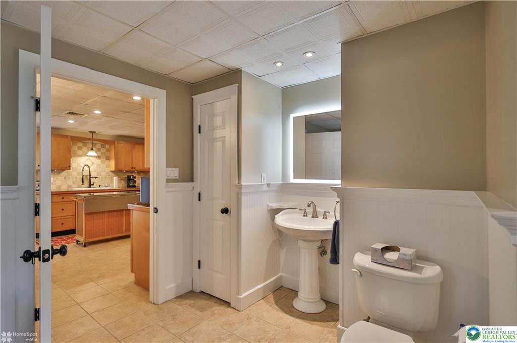 Stroudsburg, Pennsylvania, 18360-6926, United States, 7 Bedrooms Bedrooms, ,4 BathroomsBathrooms,Residential,For Sale,1904497