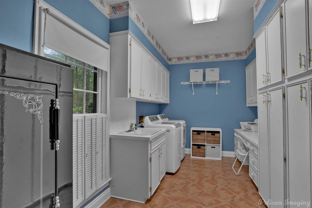 Shreveport, Louisiana, 71106, United States, 4 Bedrooms Bedrooms, ,4 BathroomsBathrooms,Residential,For Sale,1767240