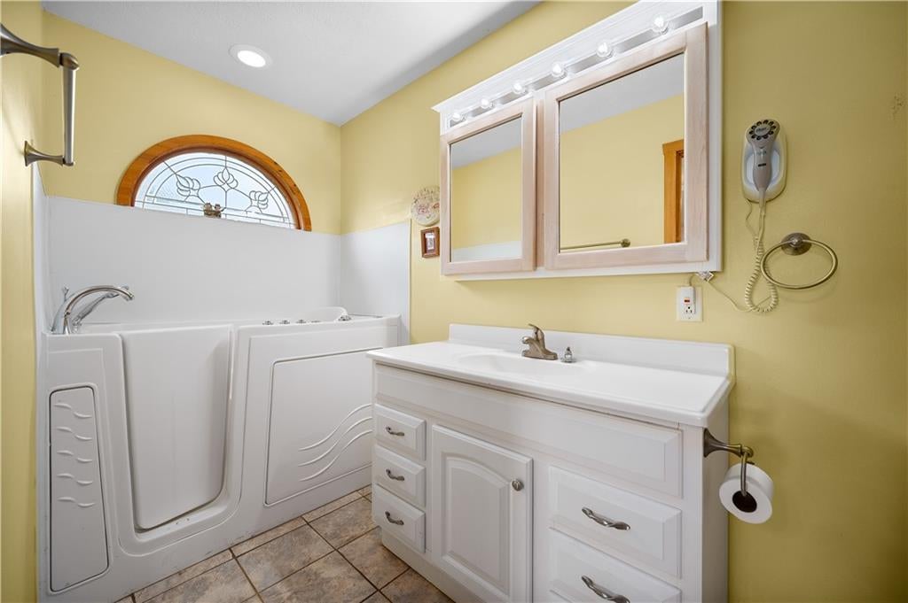 Natchez, Louisiana, 71456, United States, 4 Bedrooms Bedrooms, ,3 BathroomsBathrooms,Residential,For Sale,1975499