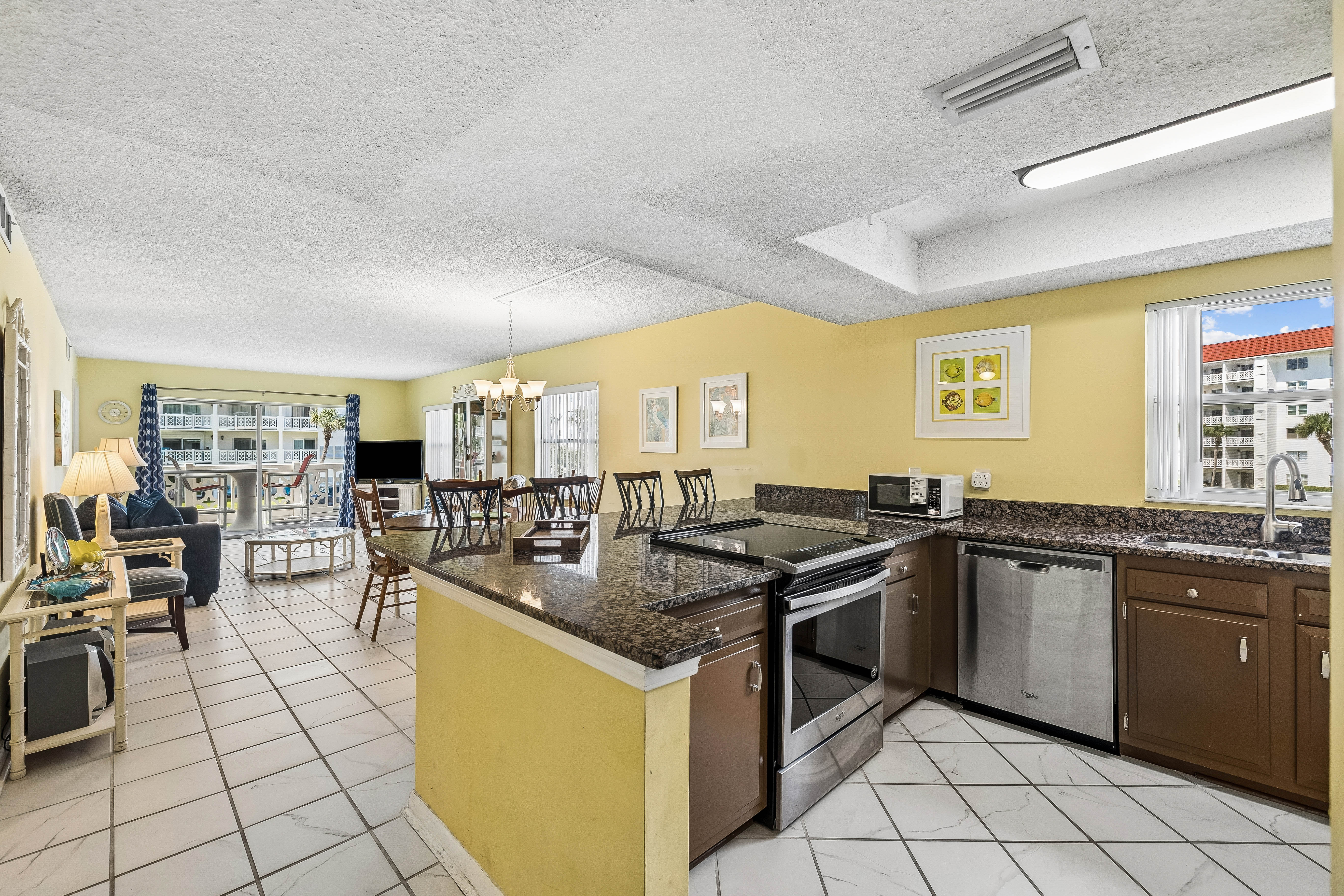  Gulf-Front Corner Retreat In Sought-After Community Near Amenities - 物件實景