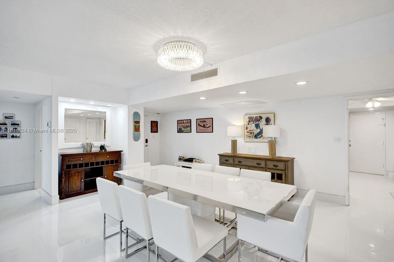 Miami Beach, Florida, 33140, United States, 2 Bedrooms Bedrooms, ,2 BathroomsBathrooms,Residential,For Sale,1907314