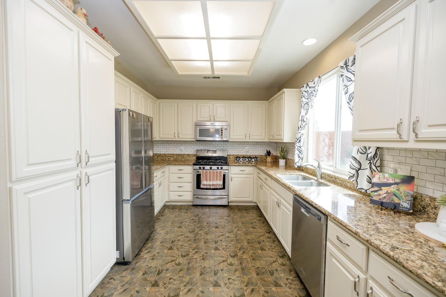 Riverbank, California, 95367, United States, 5 Bedrooms Bedrooms, ,3 BathroomsBathrooms,Residential,For Sale,1927797